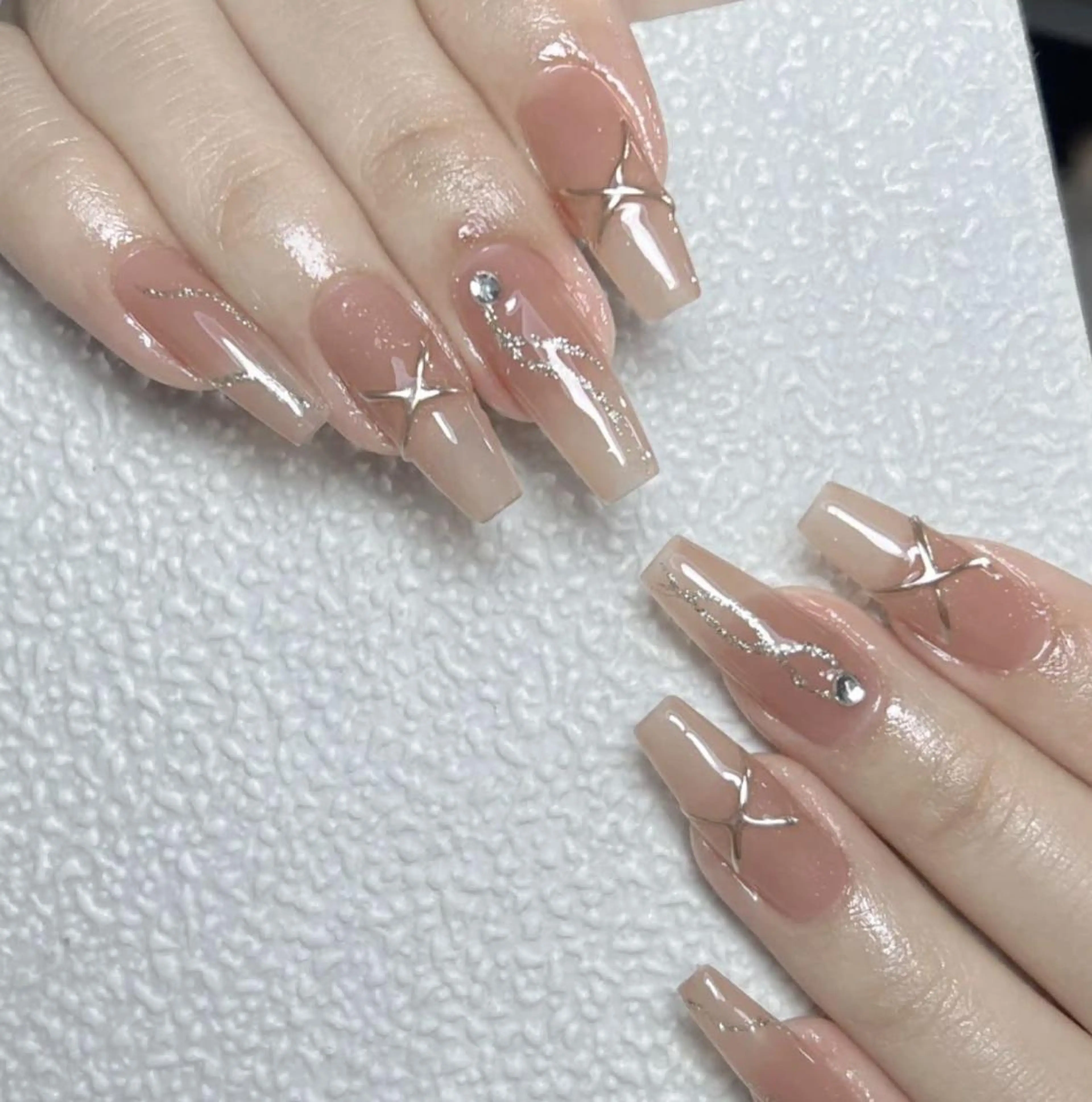 ネイル アートネイル 長さ出し ネイルチップ Queens テイのネイルデザイン