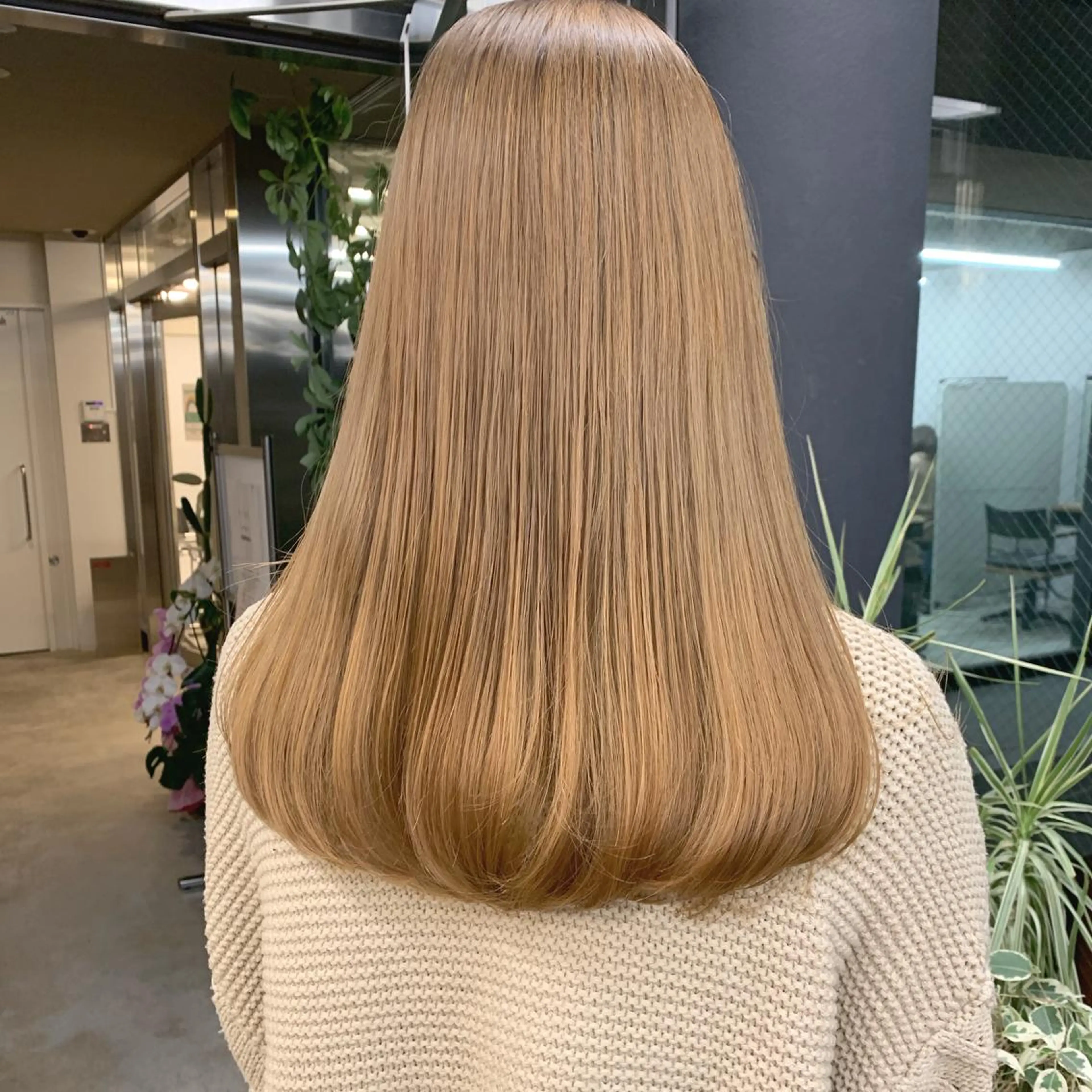 ミディアム カラー ミディアムパーマ ベージュカラー ブリーチ ケアブリーチ ダブルカラー カット ヘアカラー トリートメント 透明感/オリーブ/ グレージュ/YUKAのヘアスタイル