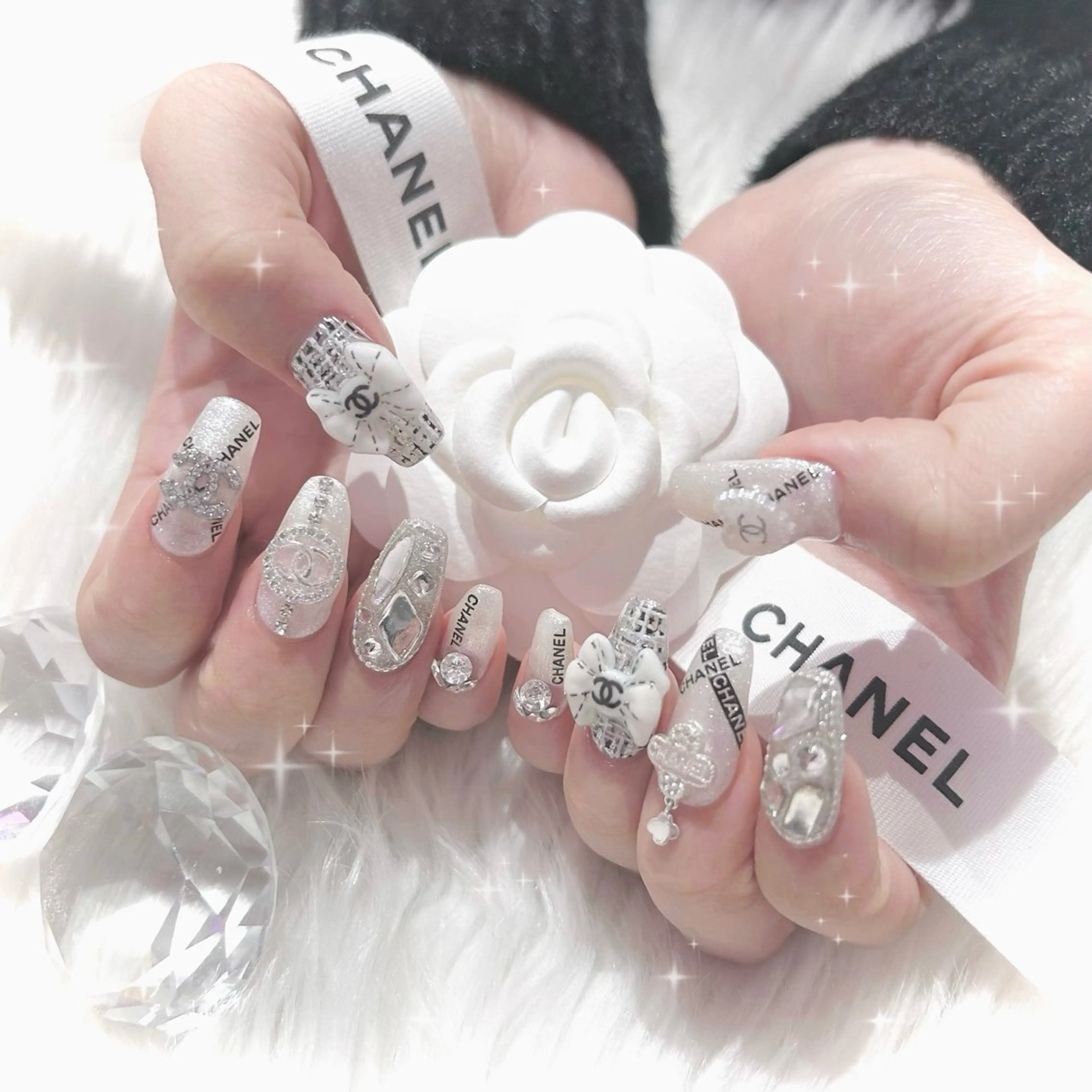 ネイル キラキラネイル 韓国ネイル ワンホンネイル élu by Noriko 前原のネイルデザイン