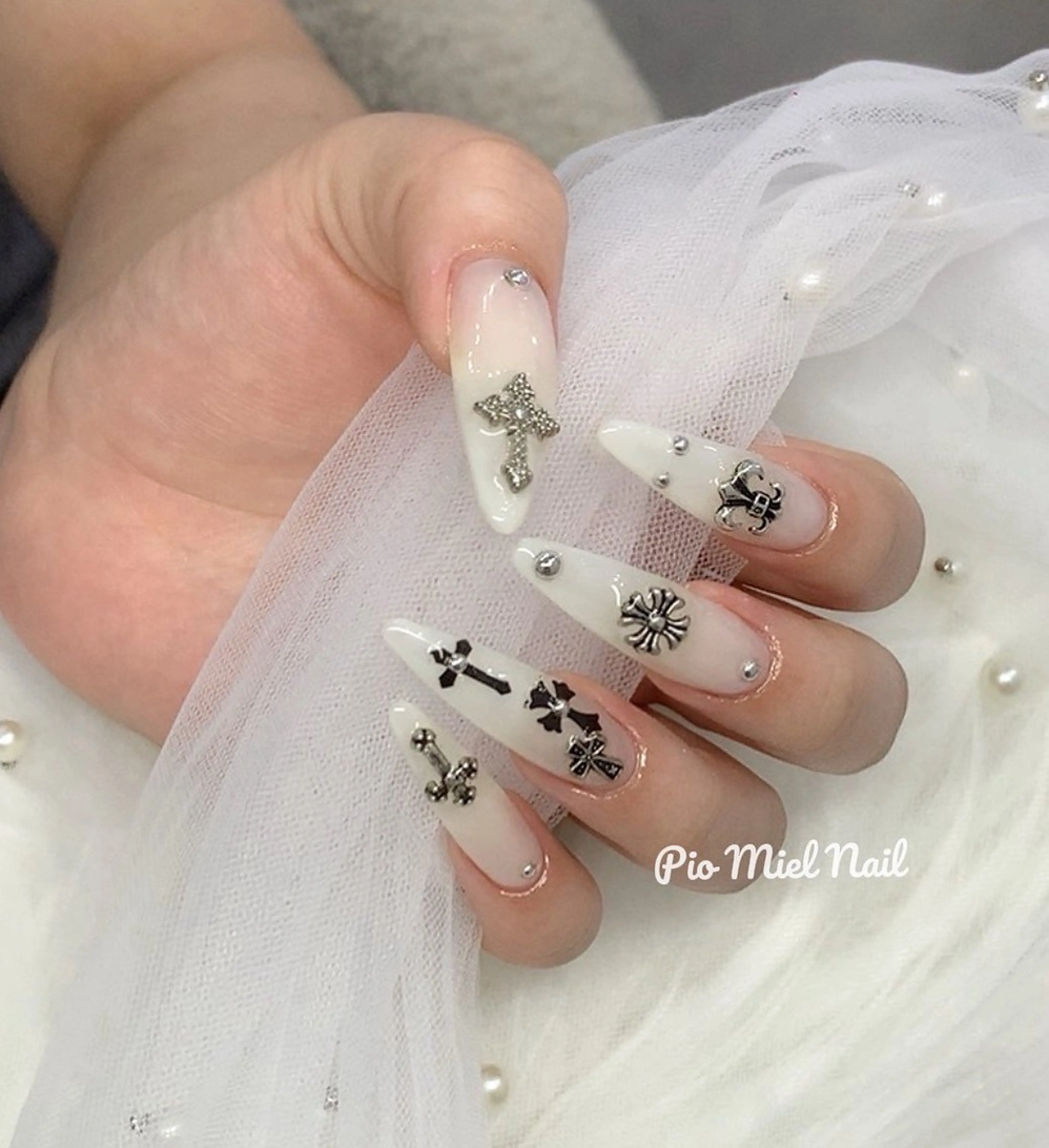 セミロング ハンドネイル momo 長さだしのネイルデザイン