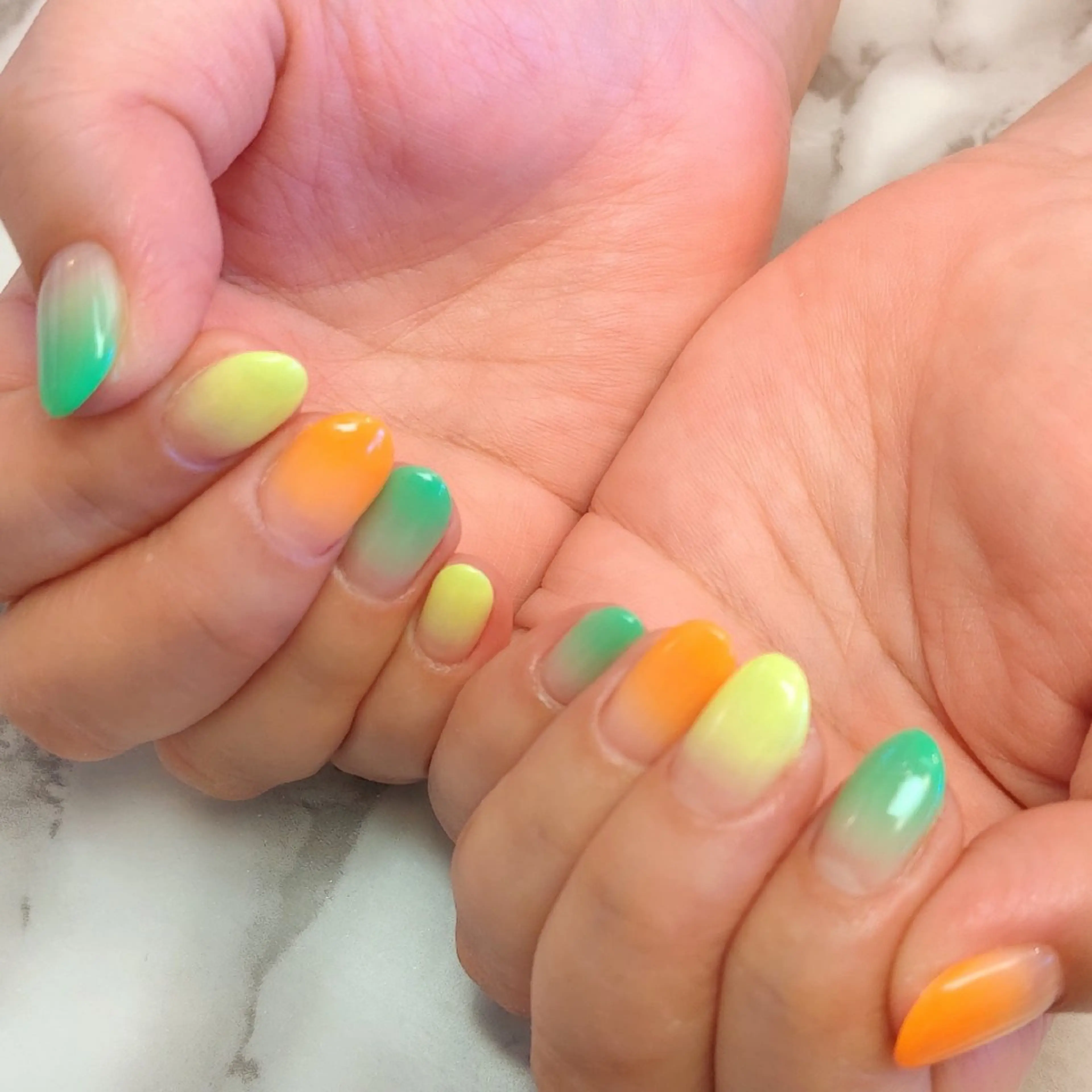 ネイル グラデーション ジェヌインネイル 河内のネイルデザイン