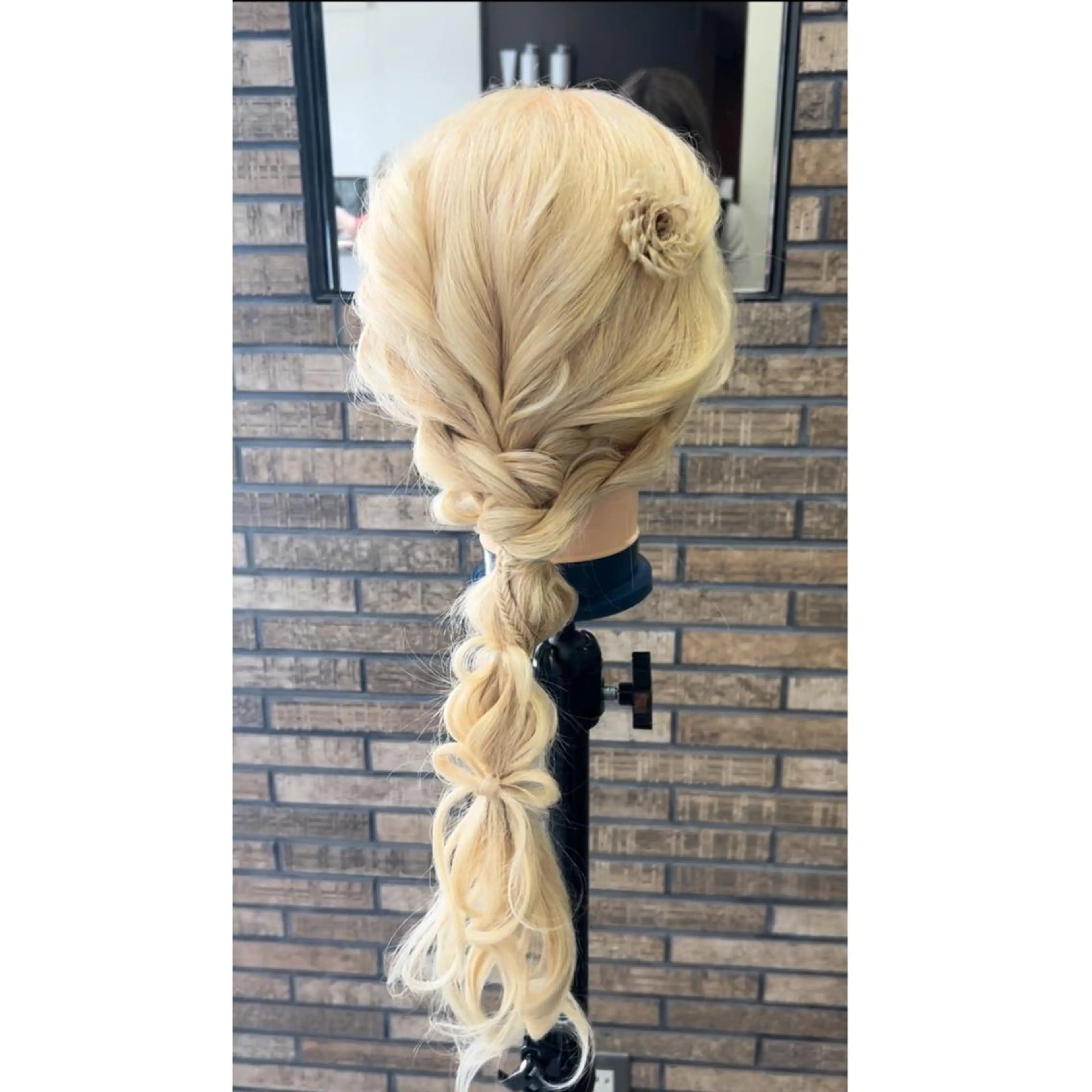 ロング ヘアアレンジ 🦄HITOMI 🦄MEMEのマツエク・マツパデザイン