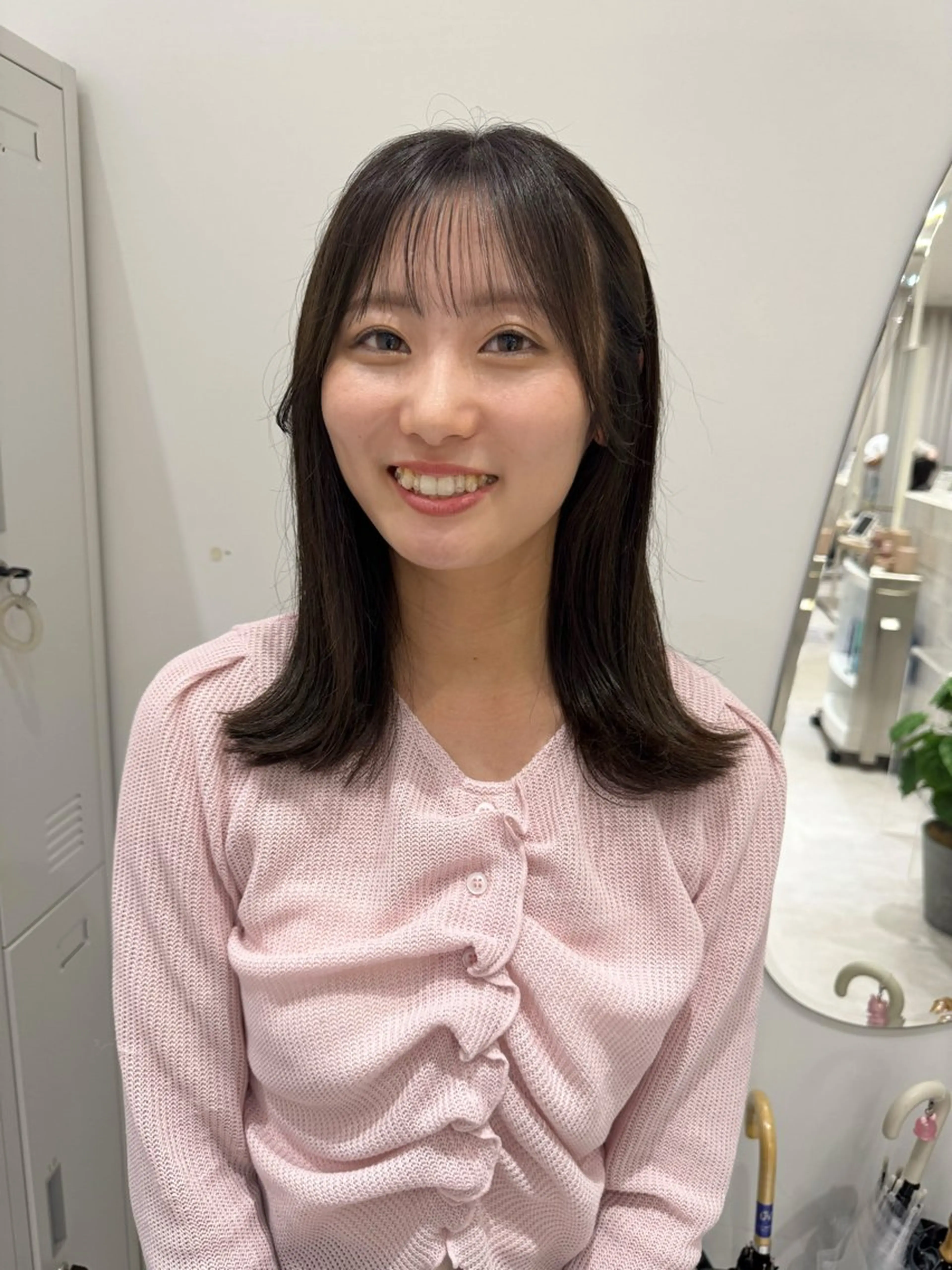 ミディアム カラー ベージュカラー オリーブベージュ 顔周りカット 小顔カット 透明感カラー ボブ ミディアム 齊木勇人のヘアスタイル