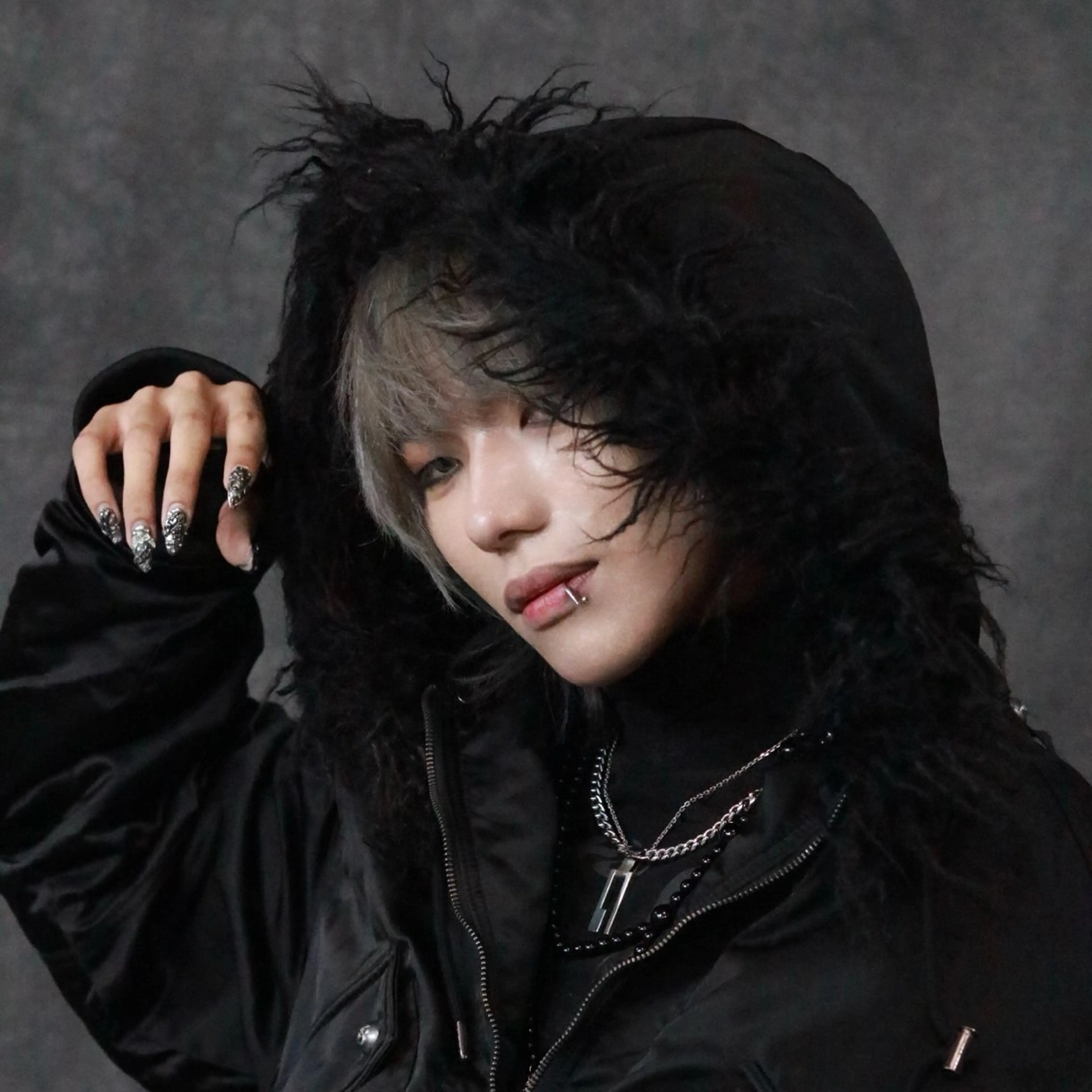 セミロング カラー メンズ メンズハイトーン ハイトーンカラー シルバー カット ヘアカラー メンズカット特化🐺 メンズウルフ/置塩祥のヘアスタイル