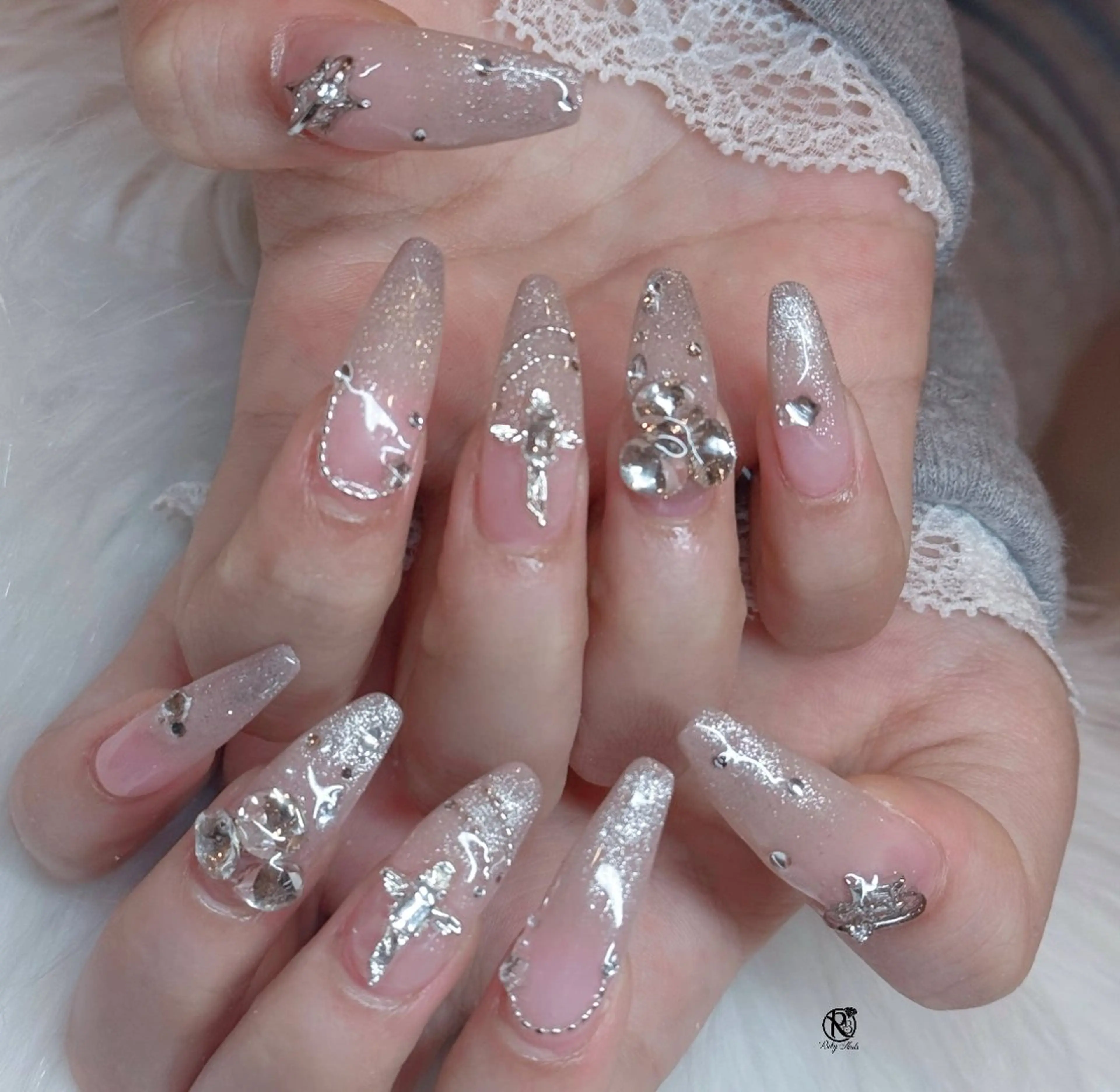 ネイル ボルドー ブラウン チークネイル ドット フットネイル ハンドネイル Yukichan 日暮里店のネイルデザイン