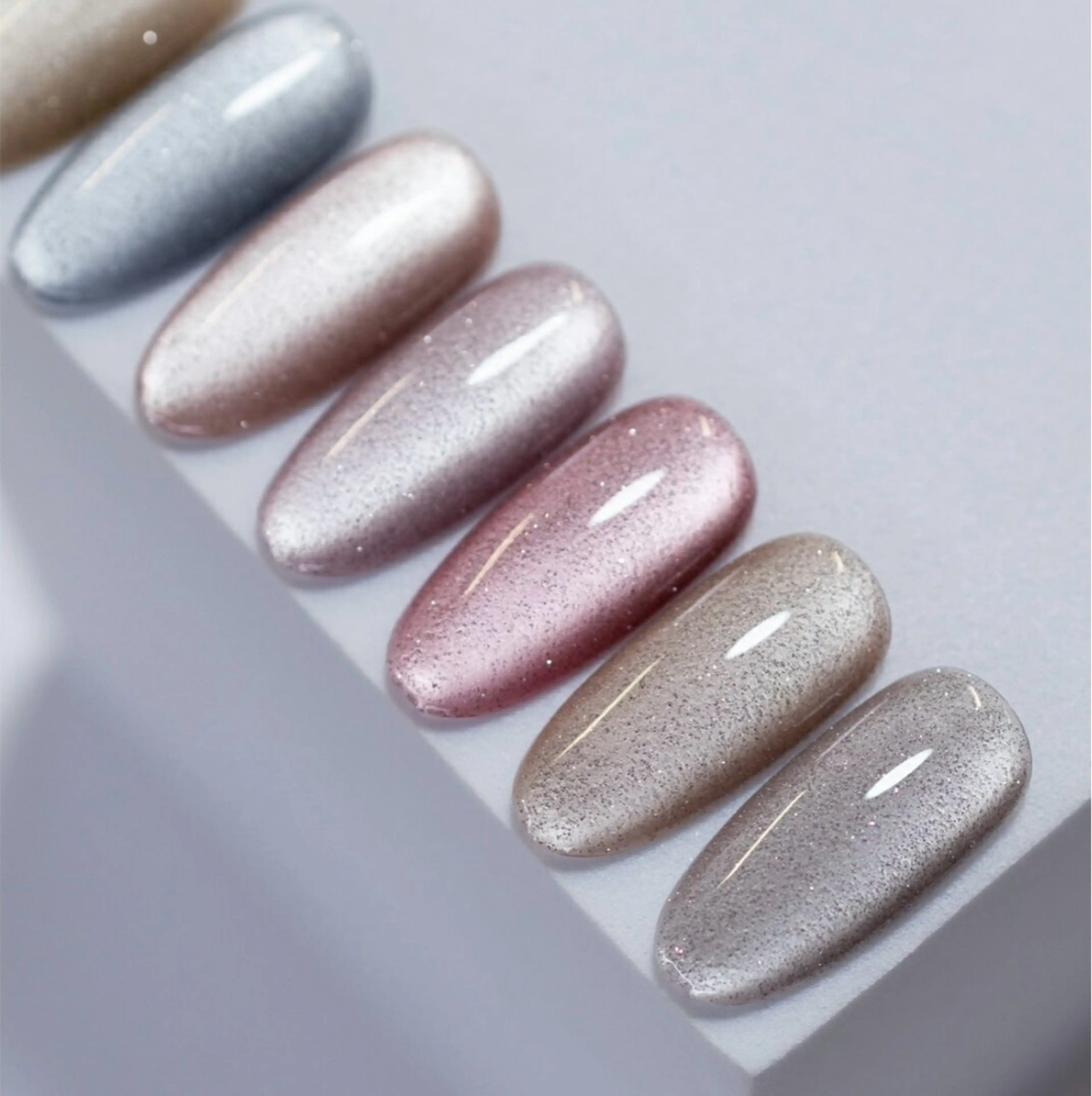 ネイル 鈴木 愛のネイルデザイン