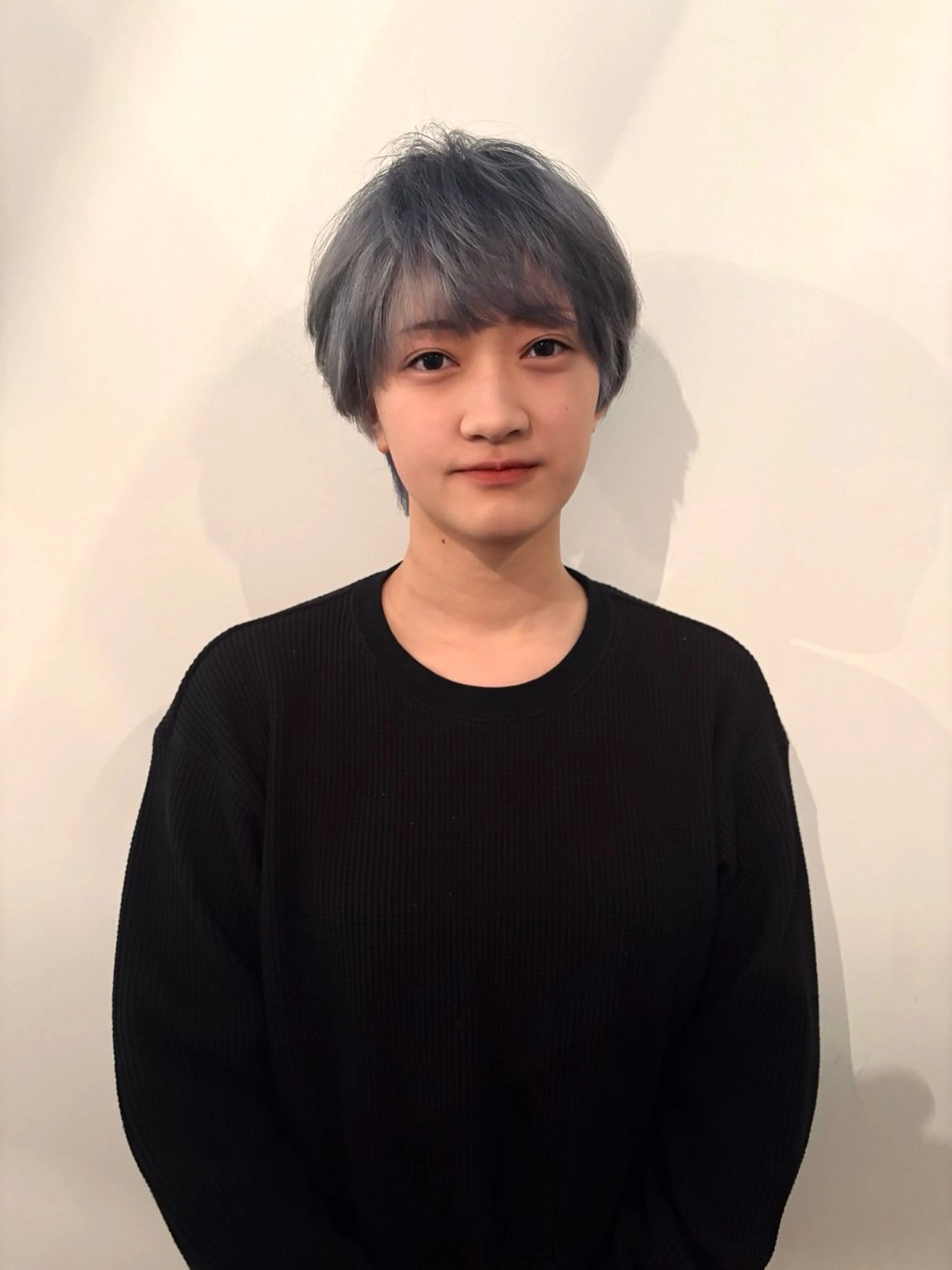 ショート カラー ブリーチ ブルーカラー ハイトーンカラー シルバー ショートヘア 川合 慶輔のヘアスタイル