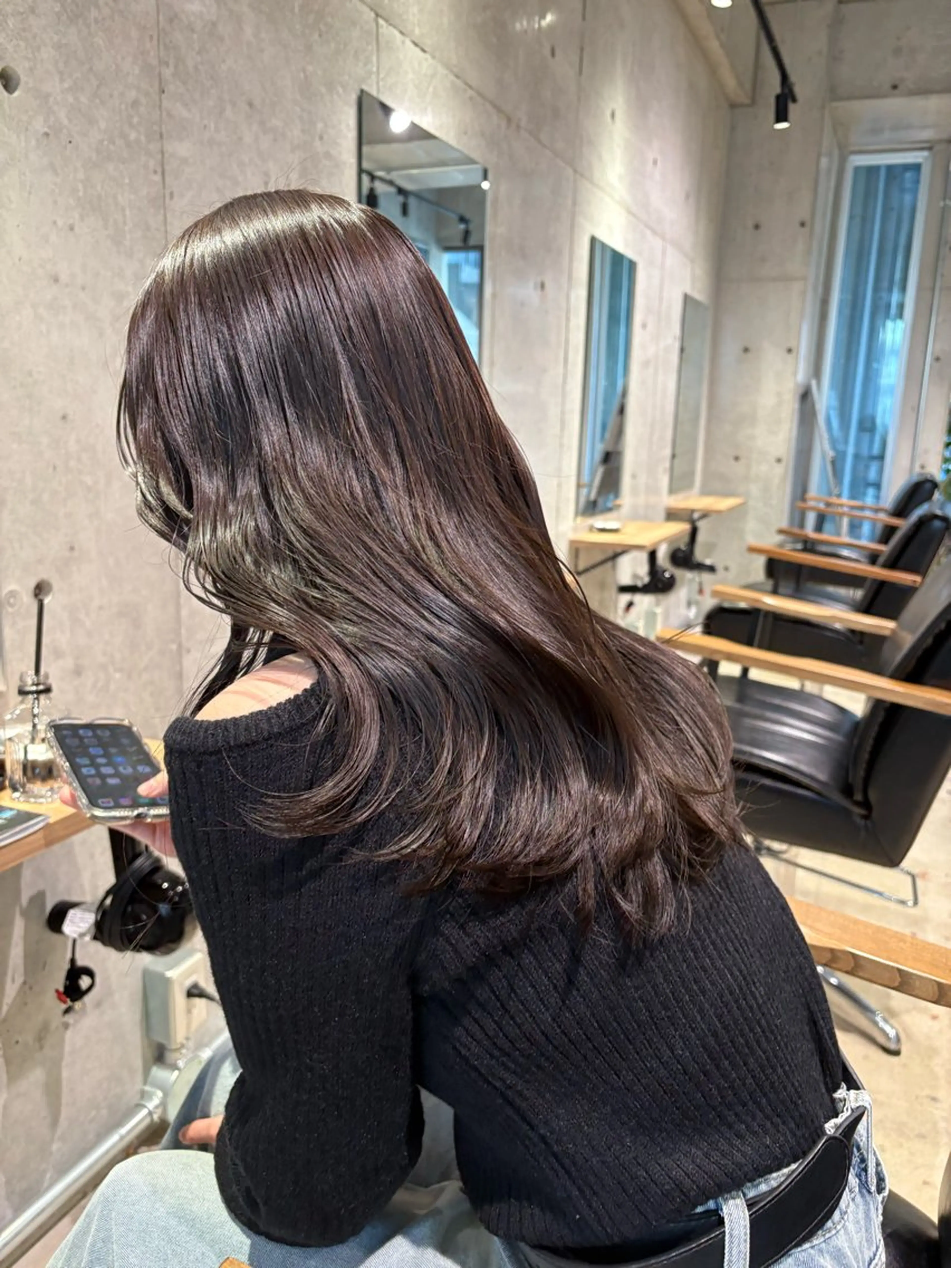 ミディアム 薄暮 マツイ　レンのヘアスタイル