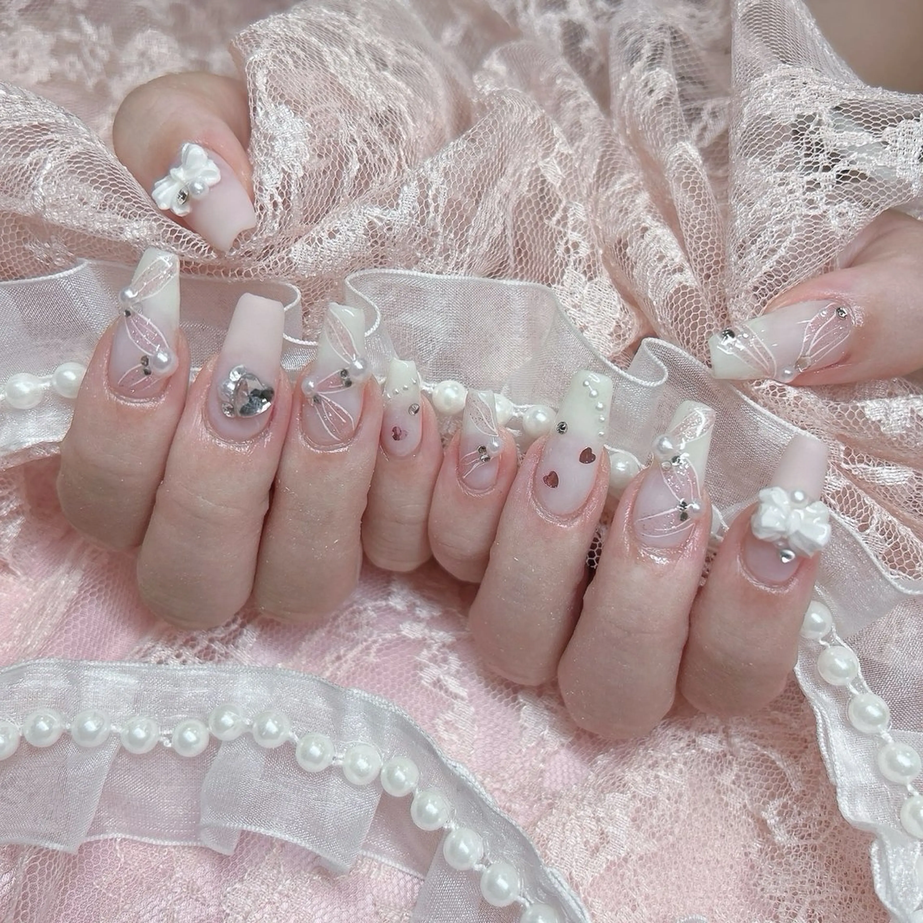 ネイル ガーリー ピンク 冬ネイル クリスマス ハンドネイル Nail lieNのネイルデザイン
