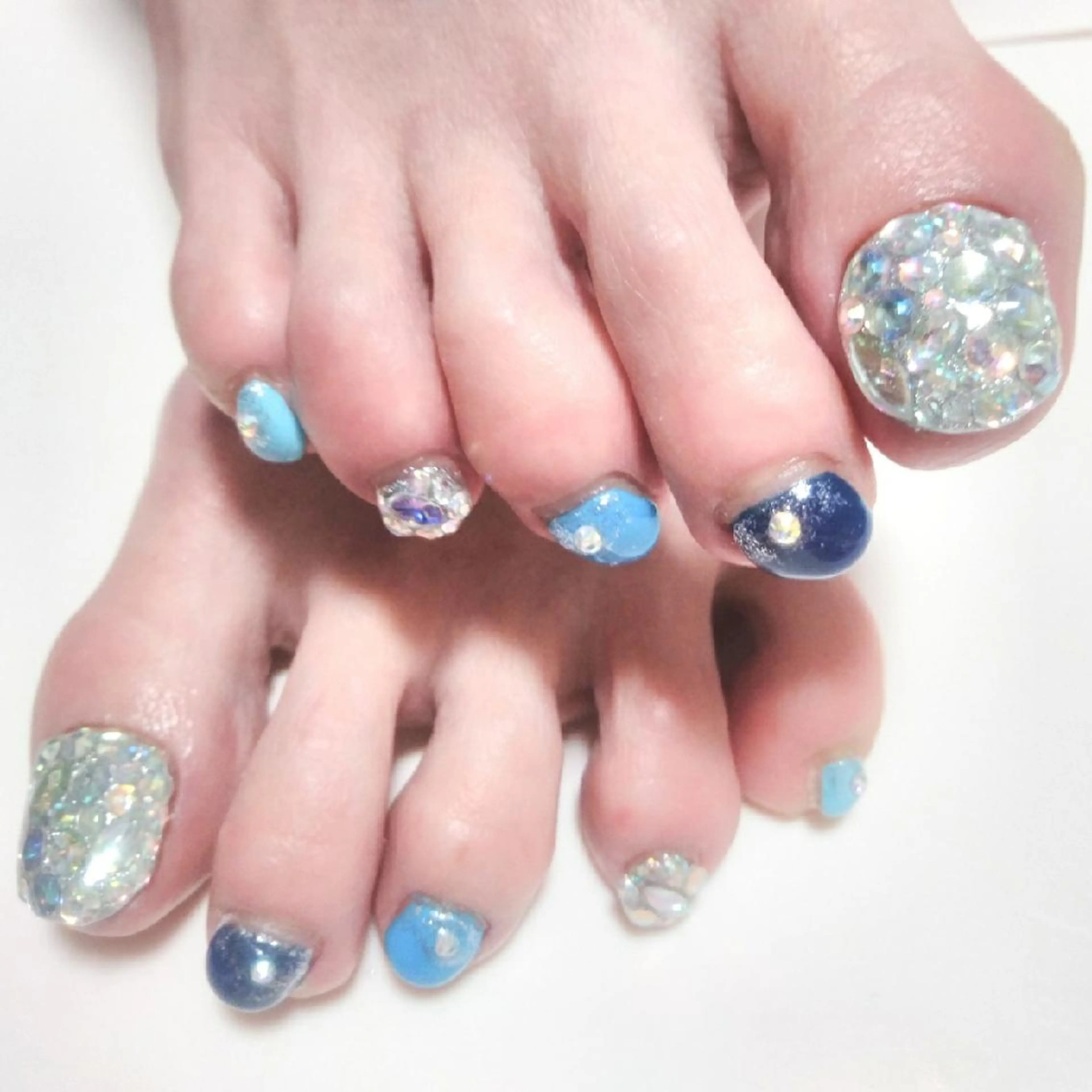 ネイル フットネイル エステとネイル ローズコンフォートのネイルデザイン