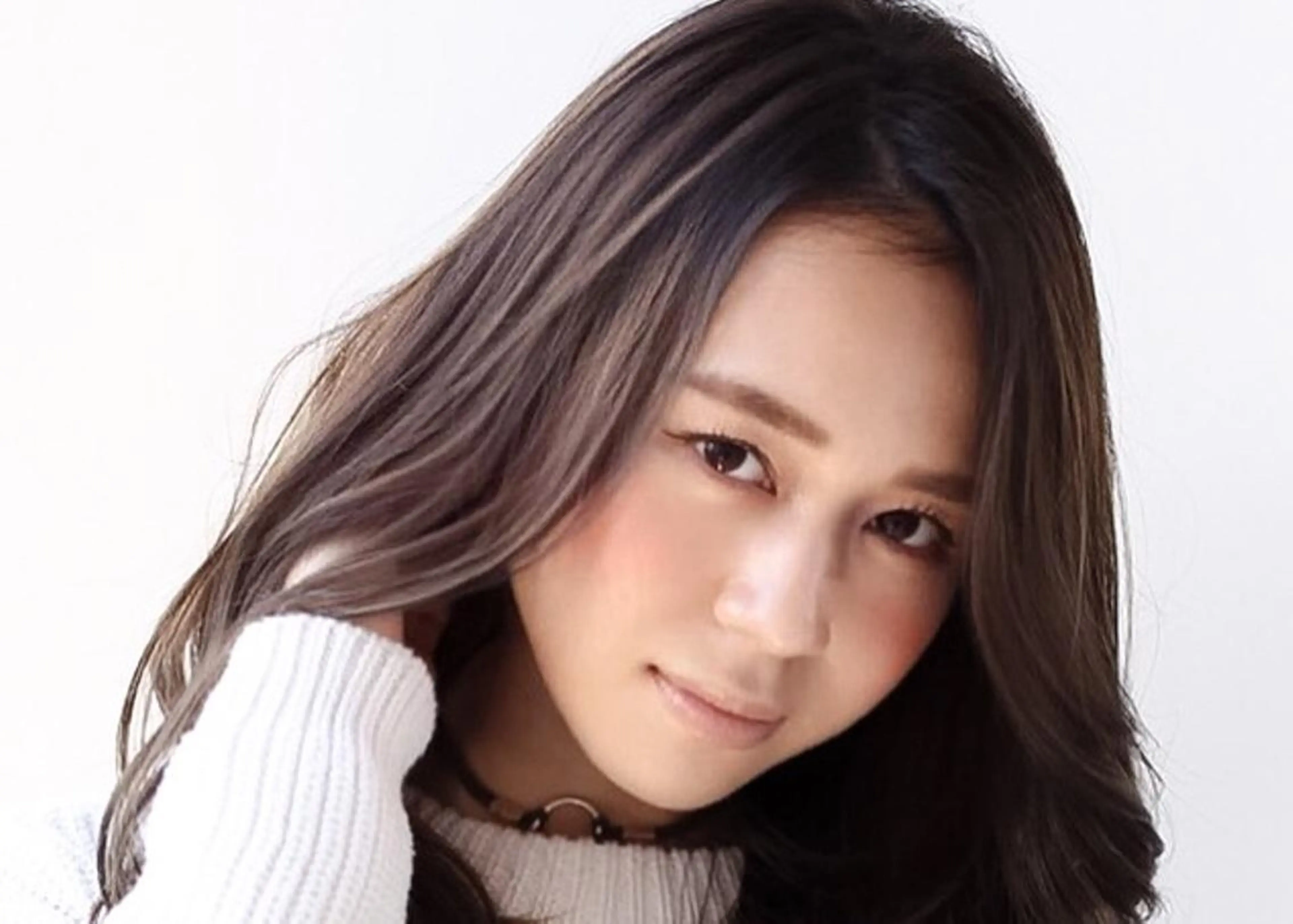 セミロング カラー 透明感カラー ハイライトカラー 外国人風カラー ハイライト 中山 天地のヘアスタイル