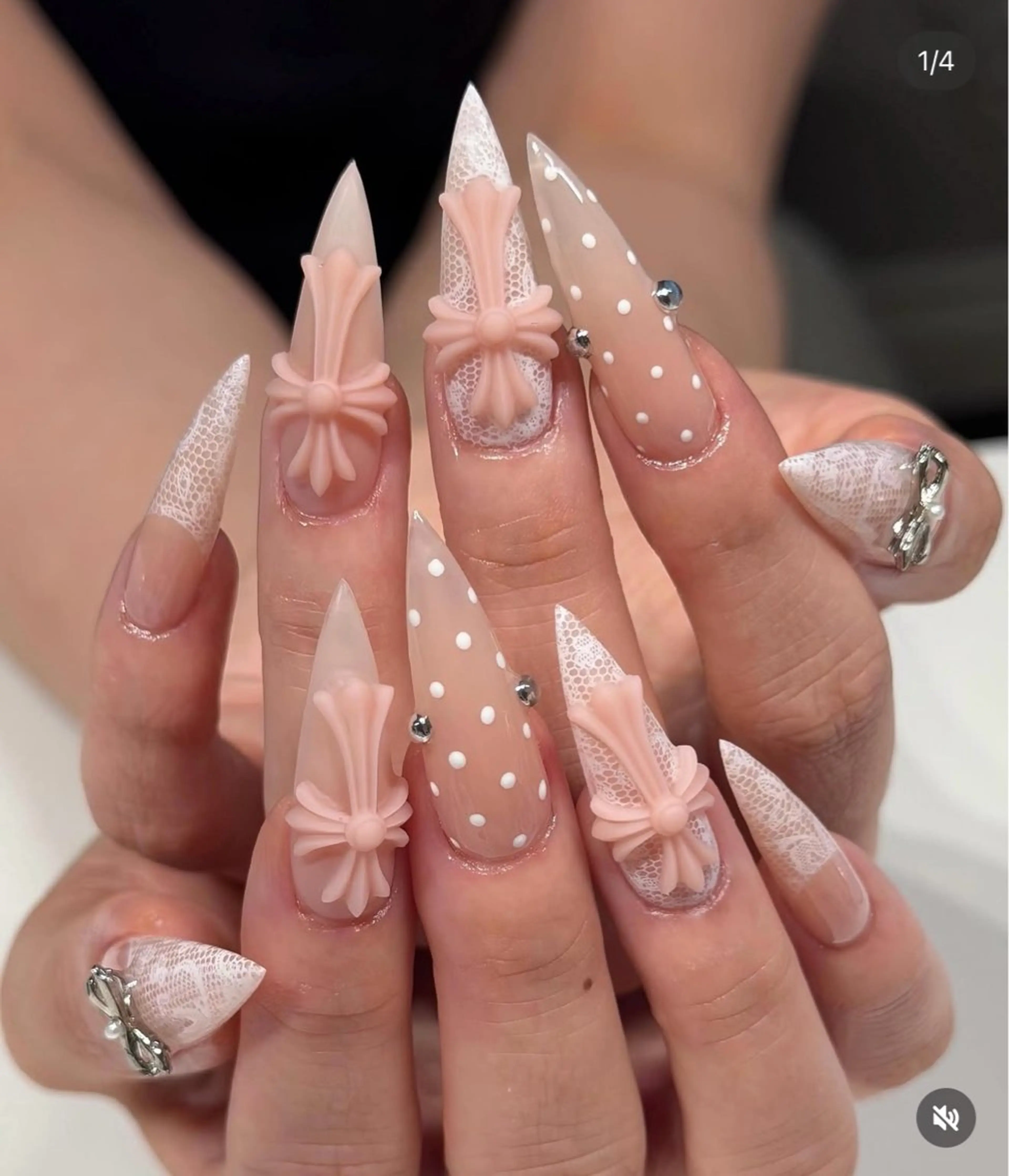 ネイル オーロラネイル チークネイル 桜ネイル クリアネイル ドット ハンドネイル Rin Nail 新大久保店のネイルデザイン