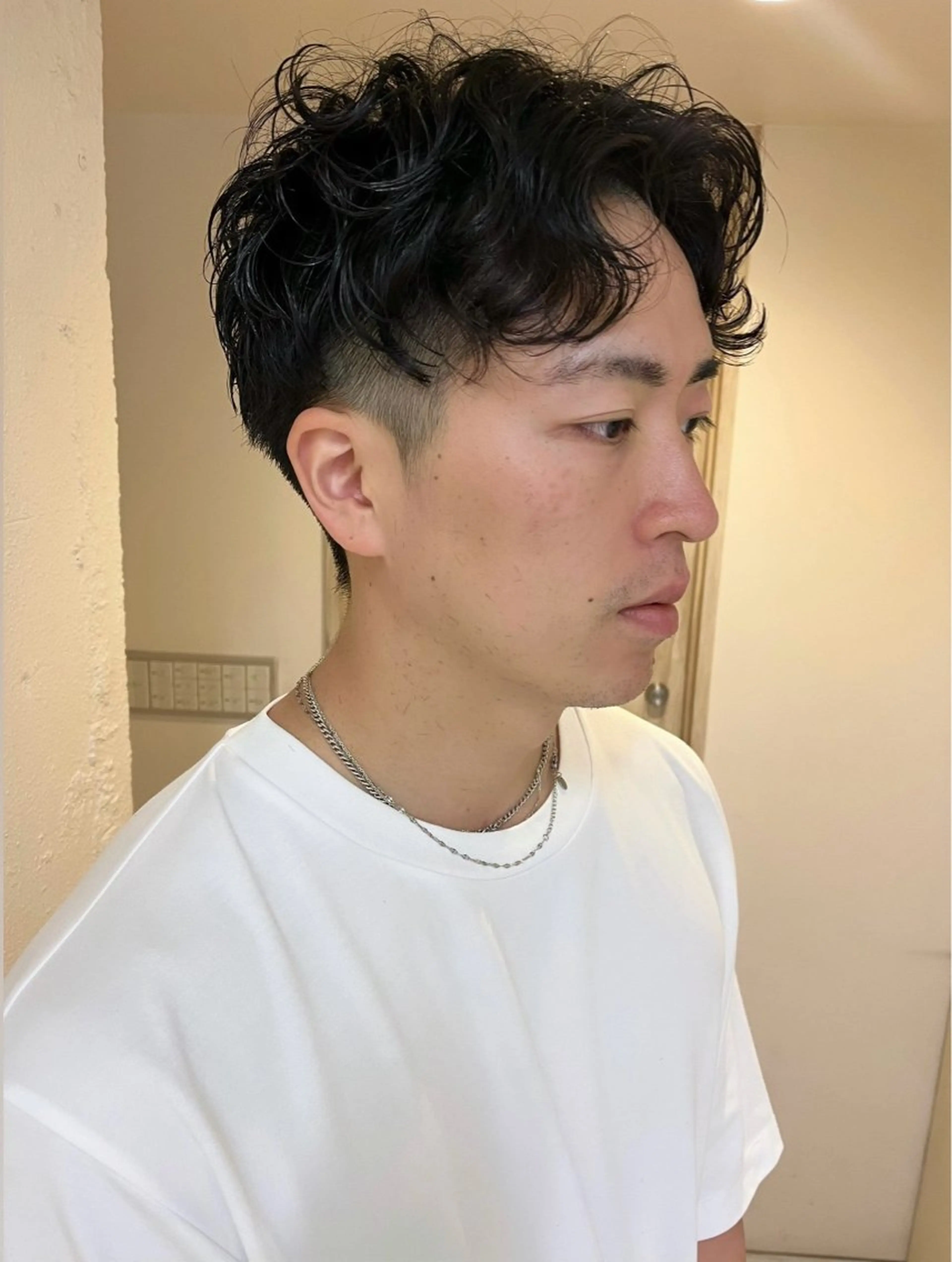 ショート パーマ メンズ センターパート メンズパーマ ニュアンスパーマ カット パーマ ヘッドスパ 透明感カラー/ 髪質改善/レイヤーのヘアスタイル