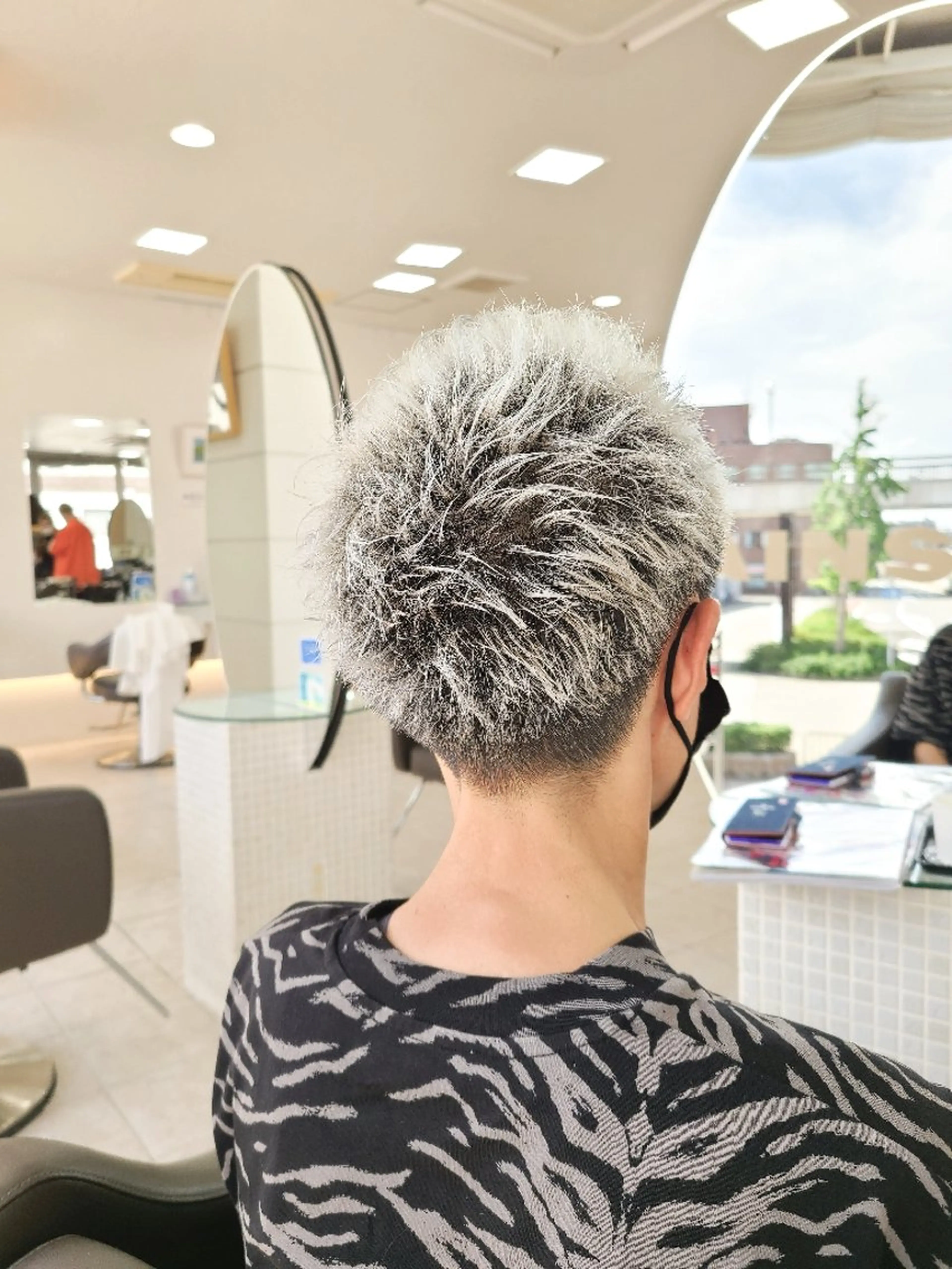 メンズ カット ヘアカラー トリートメント 🎗️髪質改善・美髪 艶髪🥇小西邦生のヘアスタイル