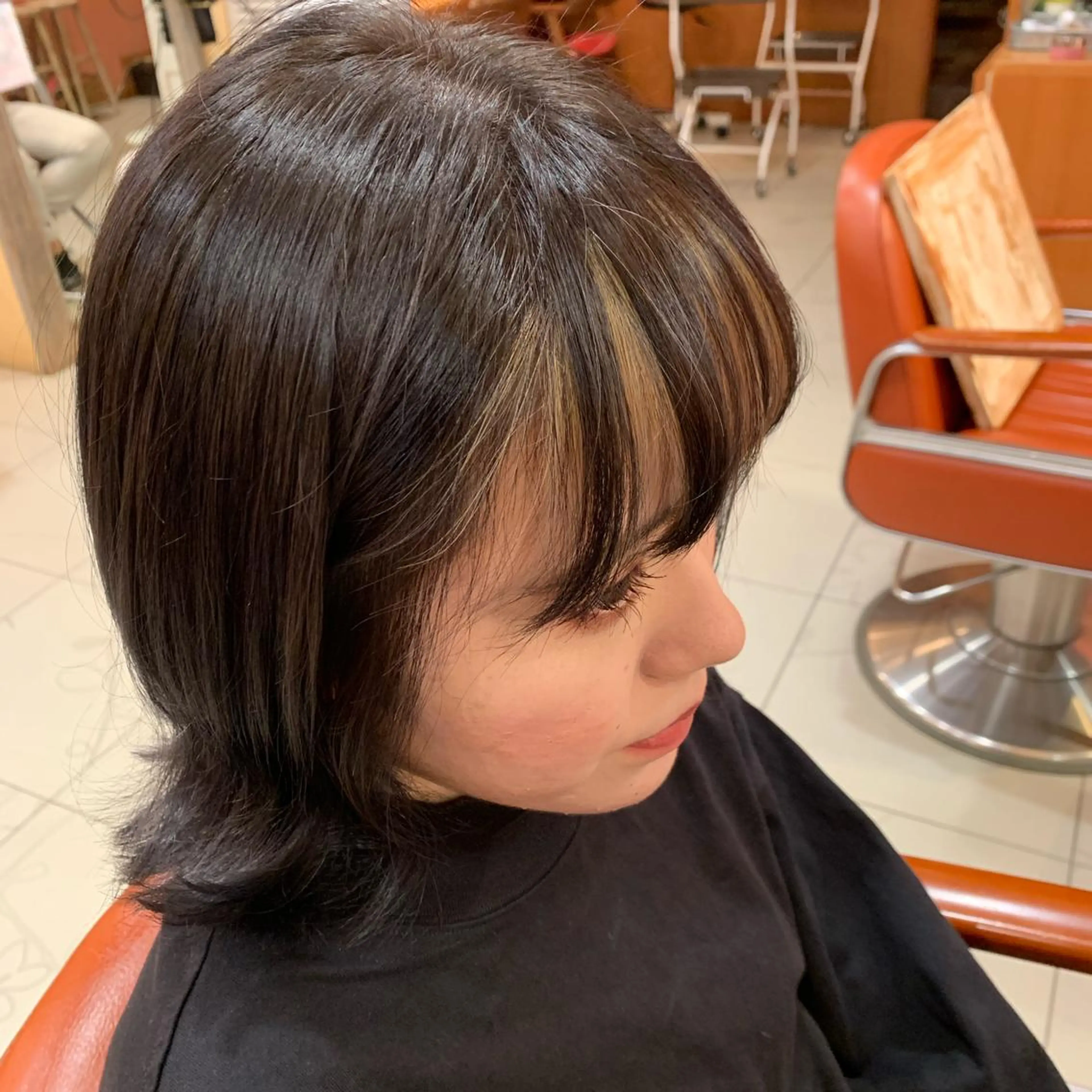 ショート カラー 抜きっぱなしブロンド インナーカラー 若林 良のヘアスタイル