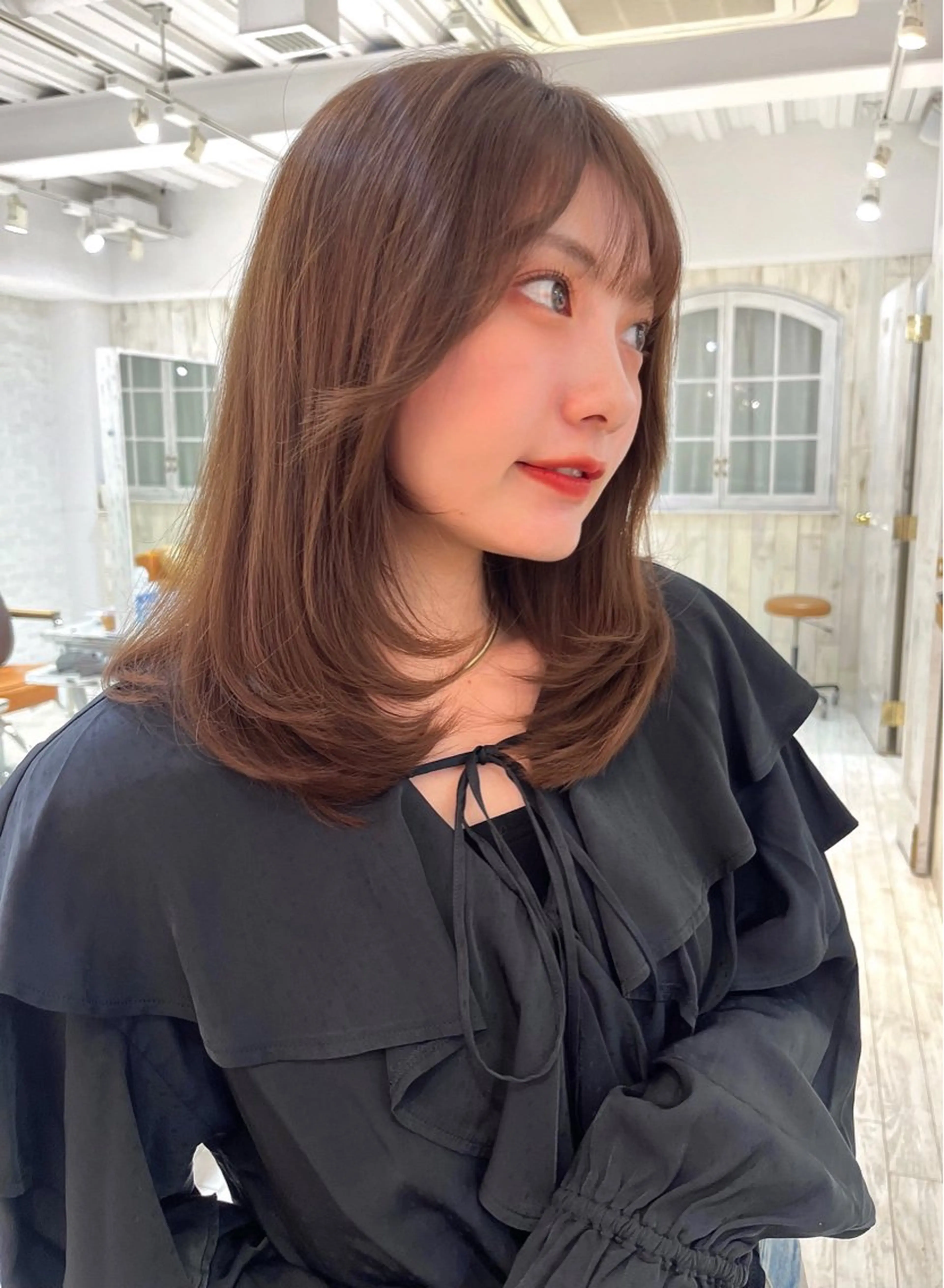 ミディアム カラー ベージュカラー ショコラベージュ レイヤーカット カット ヘアカラー 【韓国ヘア×透明感 カラー】笹谷 莉未のヘアスタイル