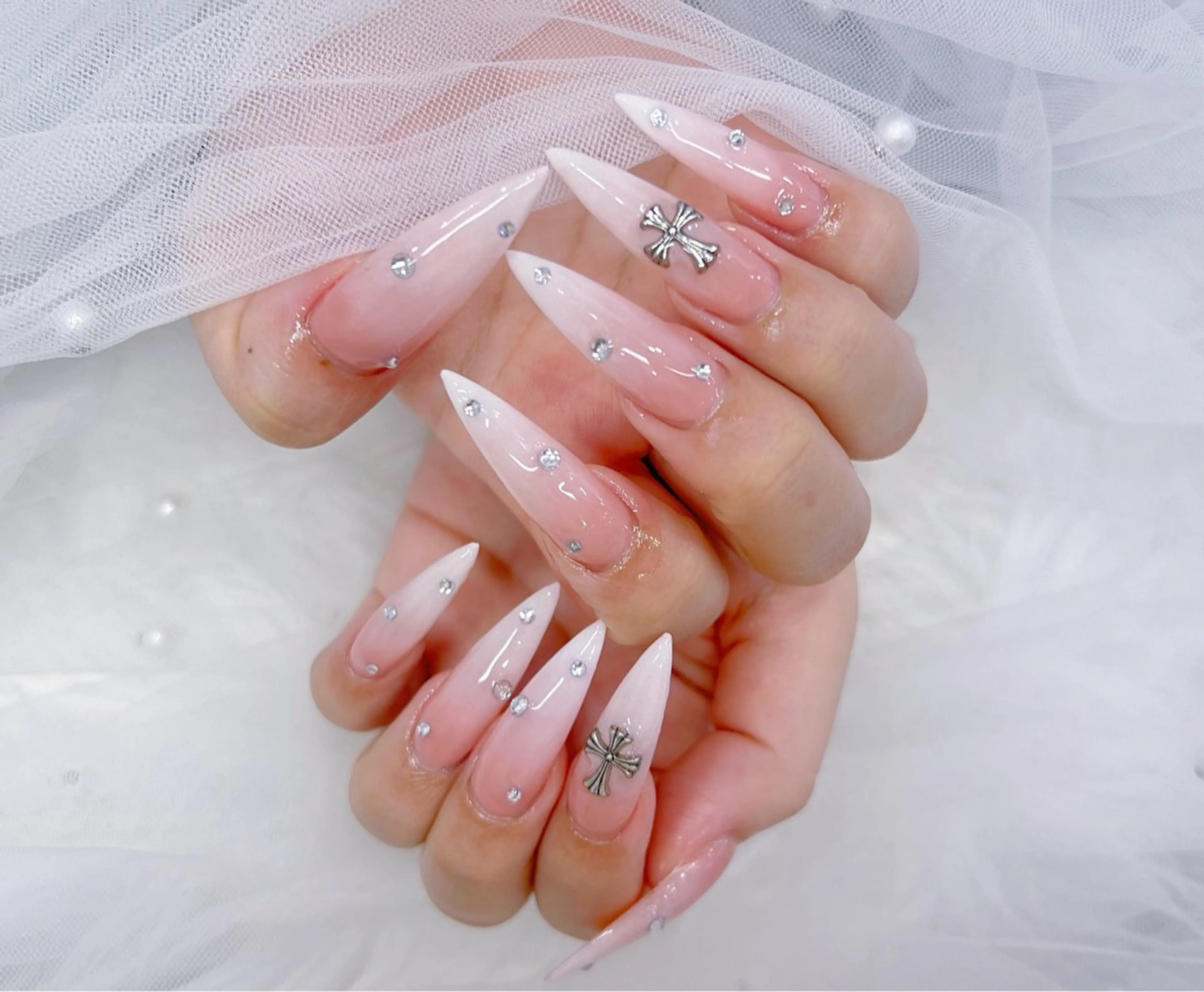 ネイル アートネイル オーロラネイル チークネイル 長さ出し フットネイル Miya _nailのネイルデザイン