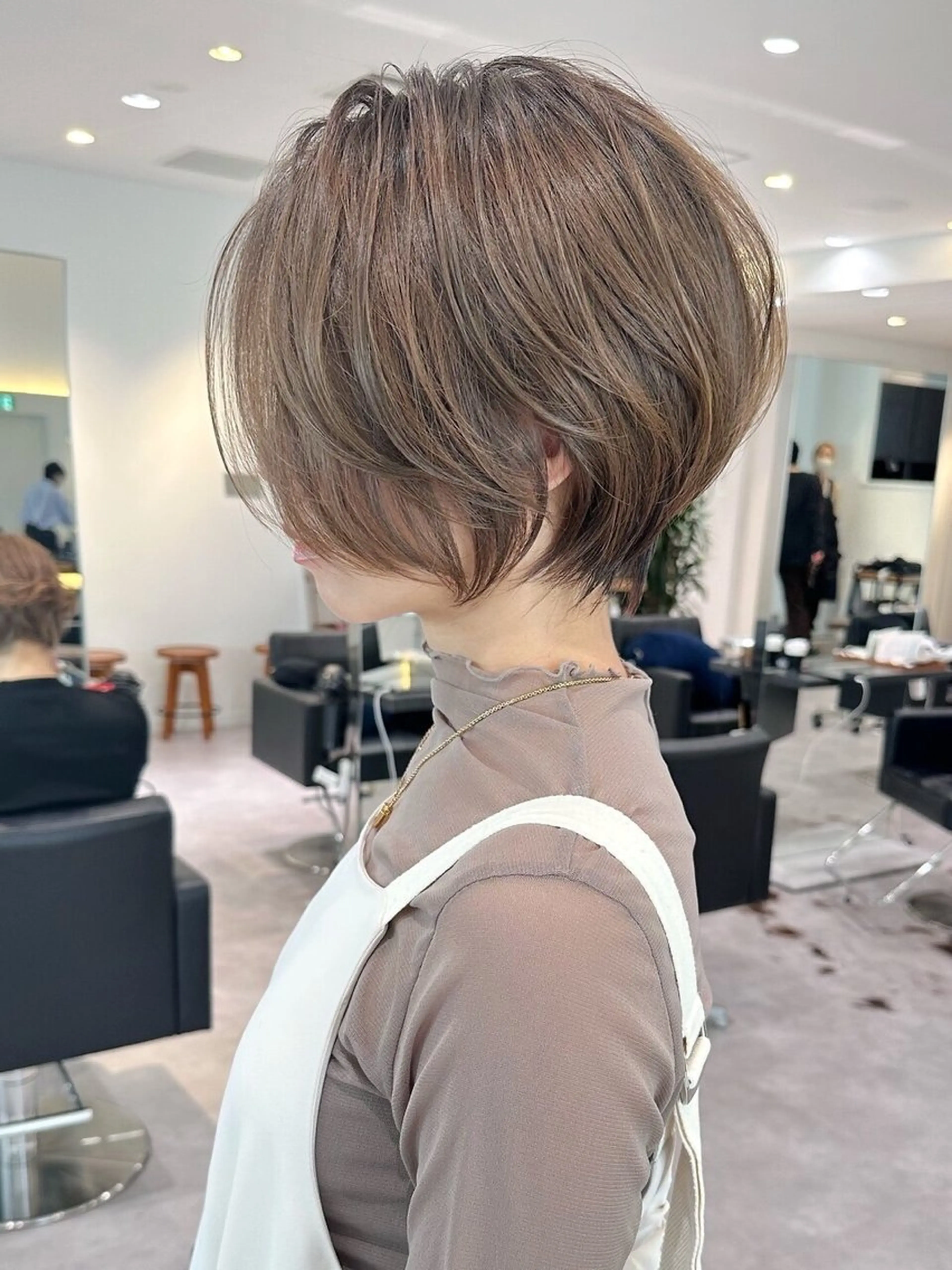 ショート カラー カット ヘアカラー 🥣安野祥華 銀座大人ショート🥣のヘアスタイル