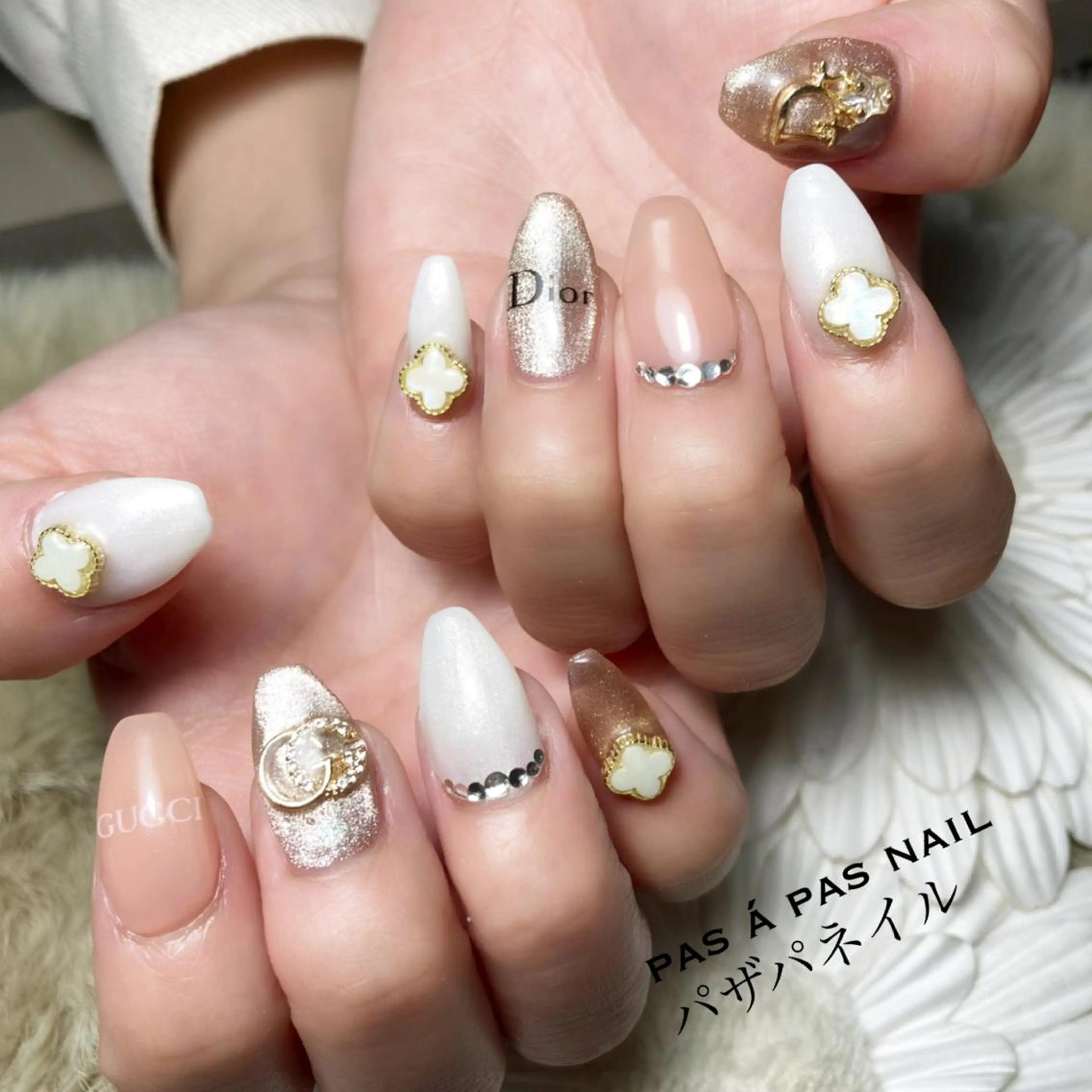 ミディアム ネイル Yakko pas á pasのネイルデザイン