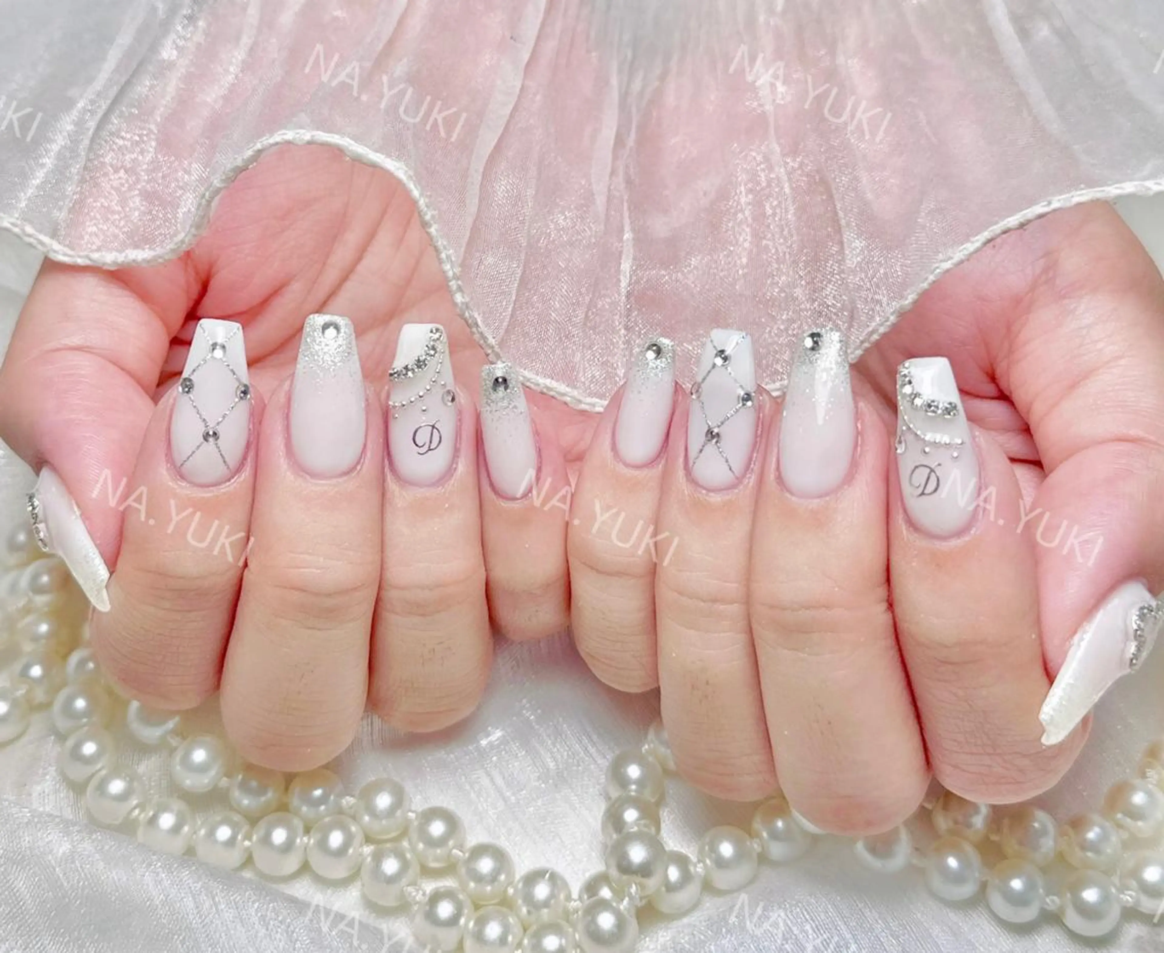 ネイル ハンドネイル ハンドケア 🌷 Mooning 🌷のネイルデザイン