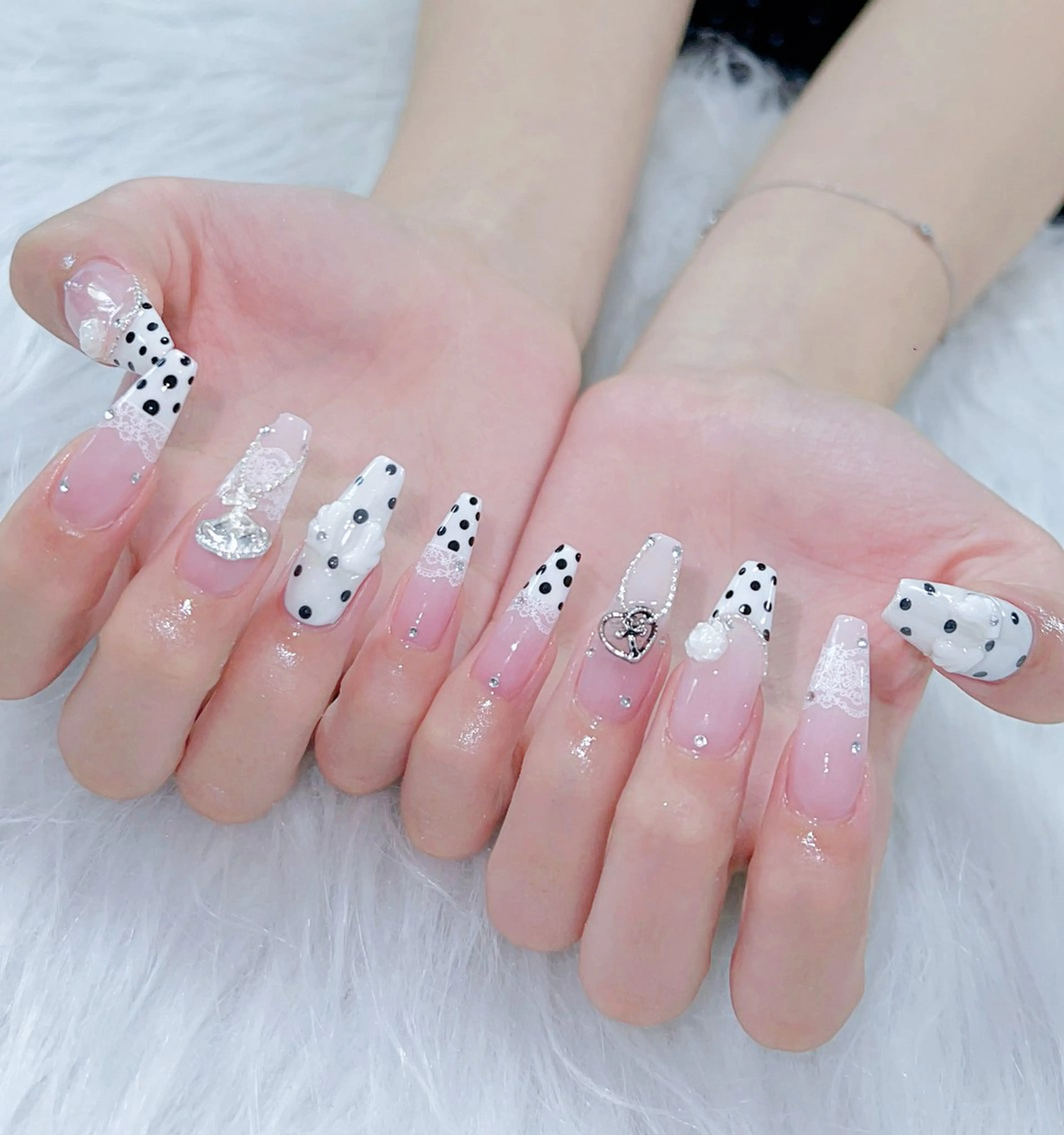 ネイル 成人式 ロングネイル マグネットネイル 大理石ネイル(マーブル) リボン ハンドネイル ZUZU AMEE NAILのネイルデザイン