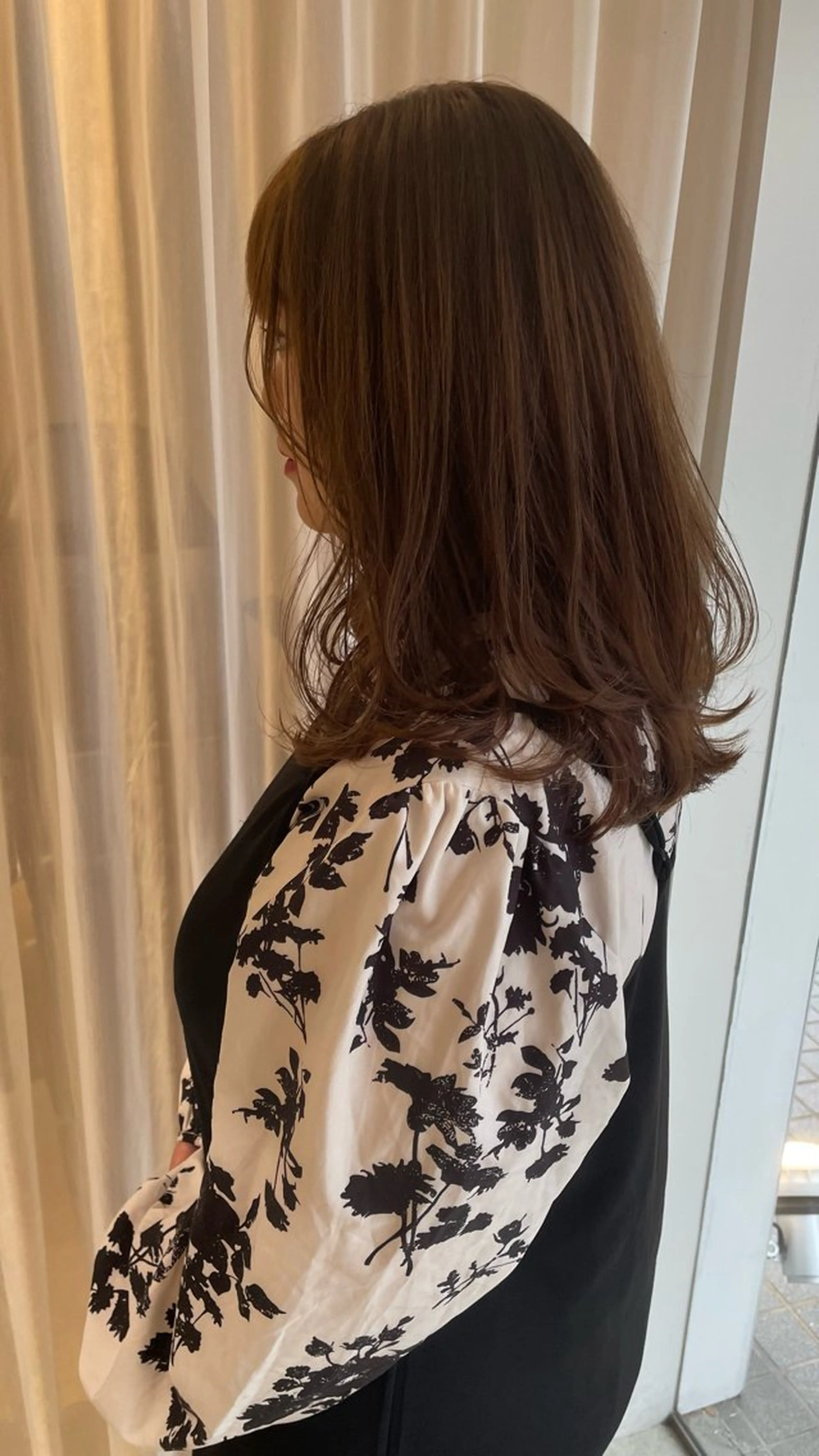 セミロング レイヤーカット 透明感カラー さきのヘアスタイル