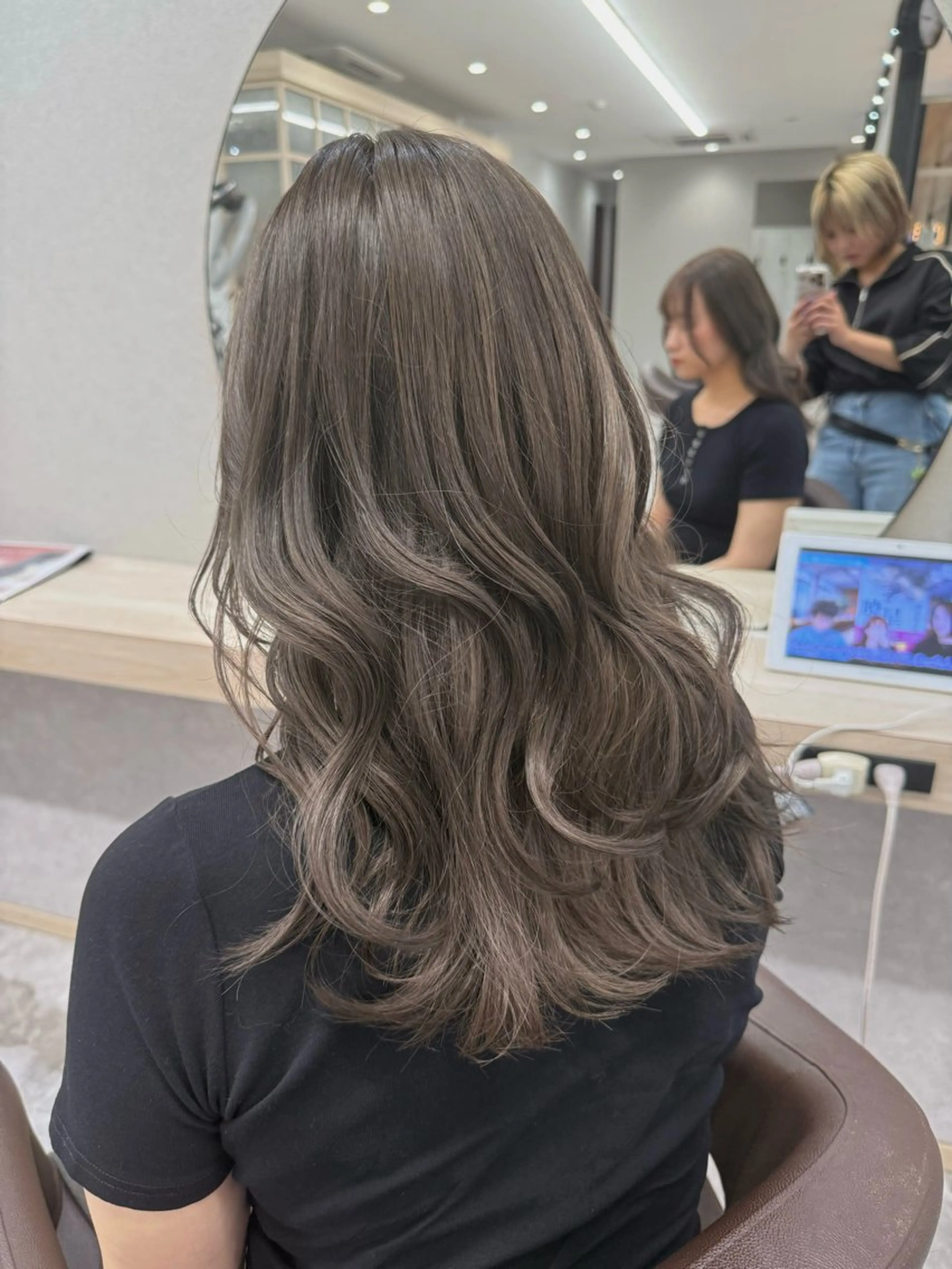 ロング カラー ベージュカラー ブリーチ オリーブベージュ ヘアカラー KEEN.渋沢/ ブリーチ/みなのヘアスタイル