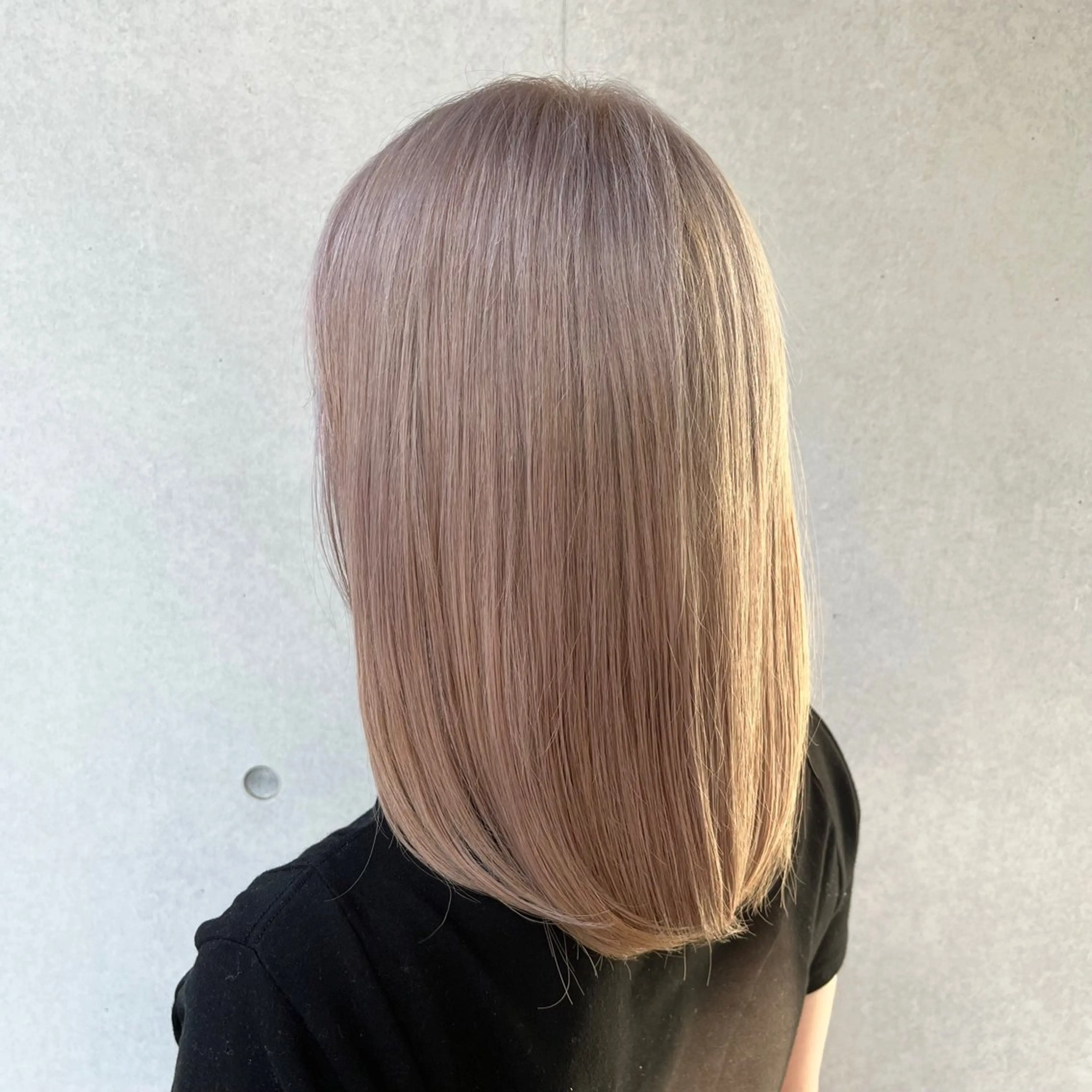 セミロング カラー ベージュカラー ホワイトベージュ ヘアカラー エクステ/ハイトーン /レイヤーカットのヘアスタイル