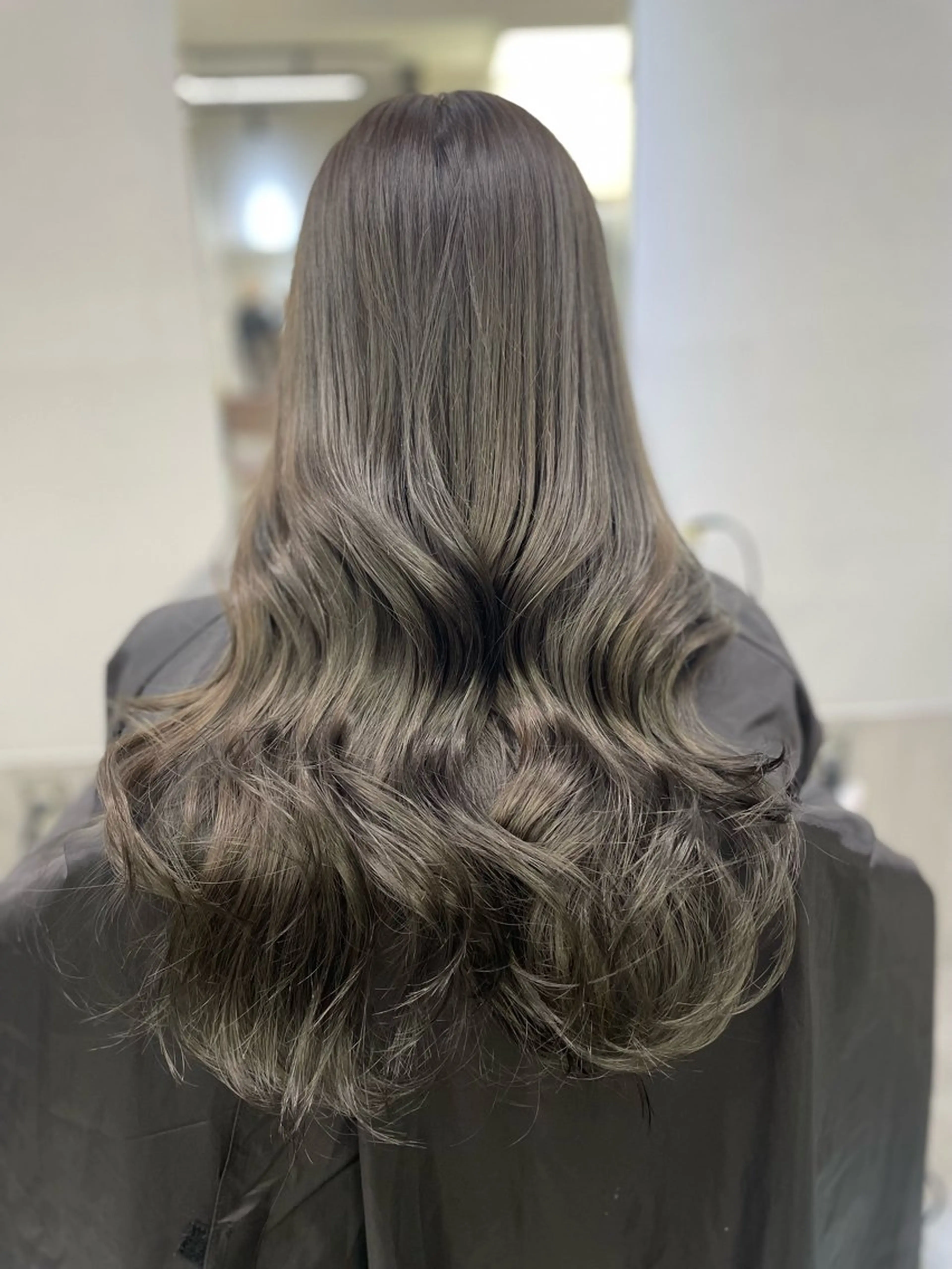 ロング カラー グレージュ オリーブグレージュ オリーブグレー レイヤーカット AIRI layer cut hairのヘアスタイル