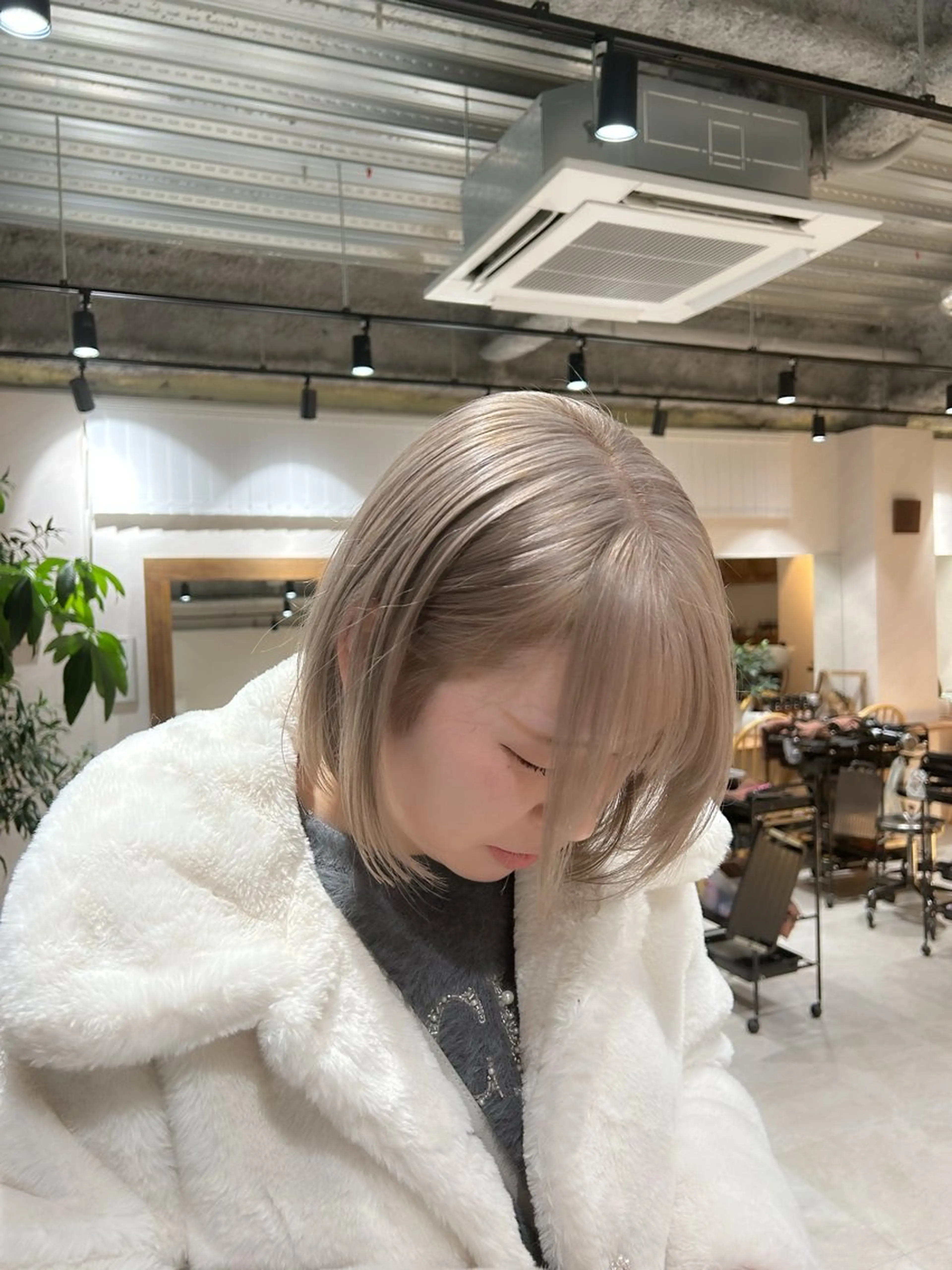 セミロング カラー ベージュカラー ミルキーベージュ 🎀レイヤー・艶カラ ー🎀YUMEKAのヘアスタイル