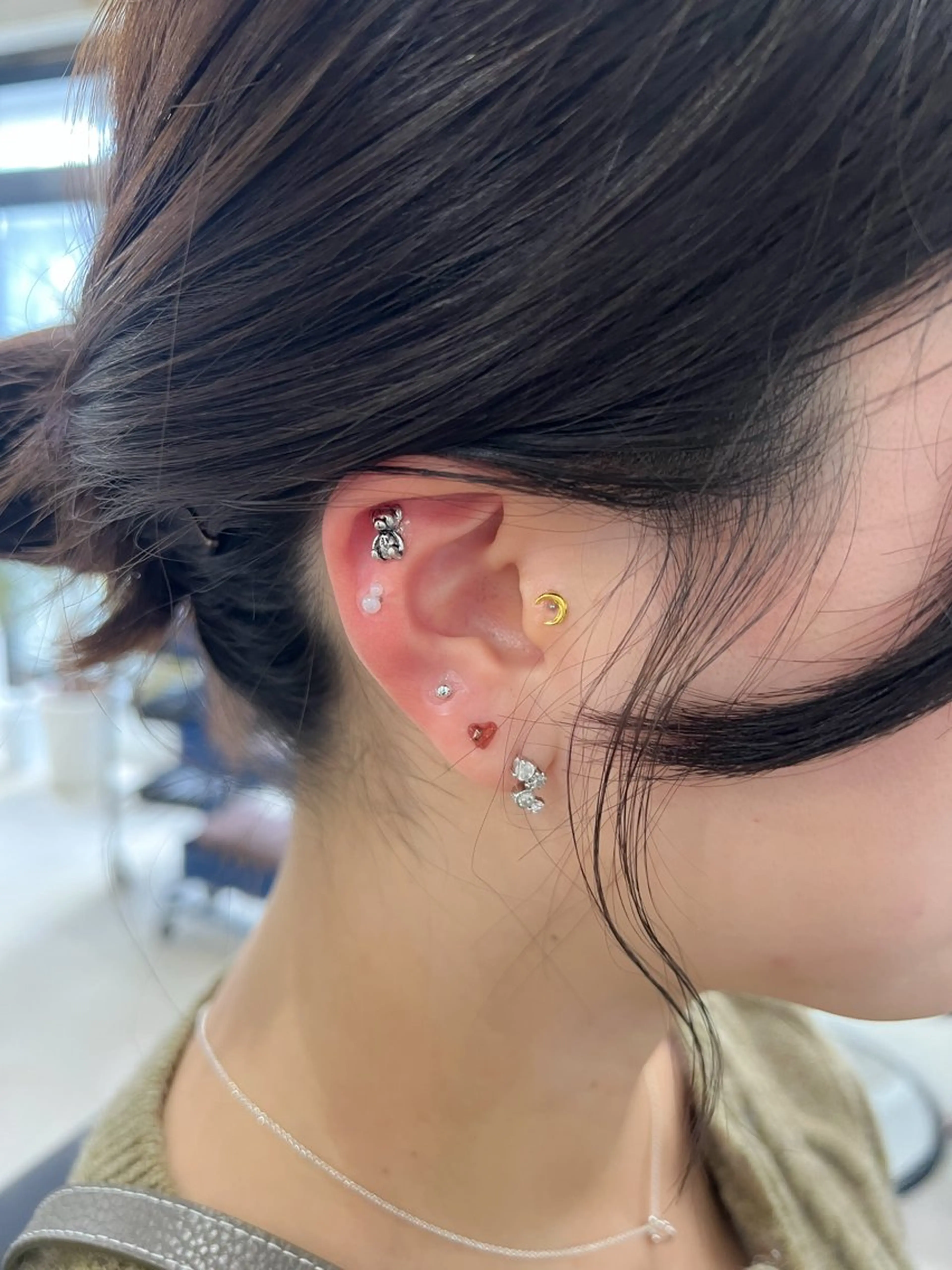 【ミニモ学割】ブリーチ込みダブルカラー+穴開けないピアス✨️耳つぼジュエリーの写真