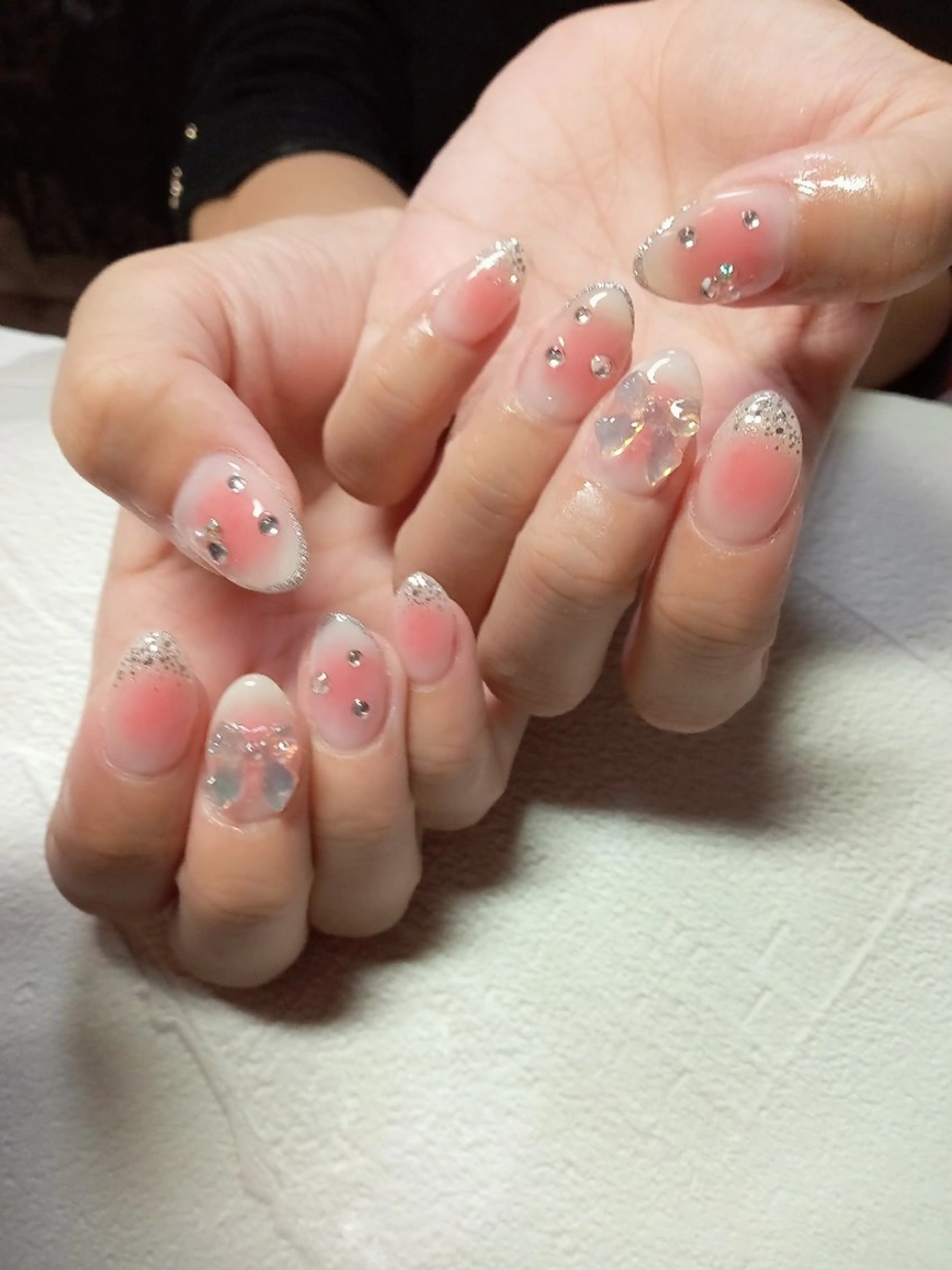 ネイル チークネイル ジェルネイル グラデーション キラキラネイル ラメ(グリッター) ハンドネイル flure de neige yukiのネイルデザイン