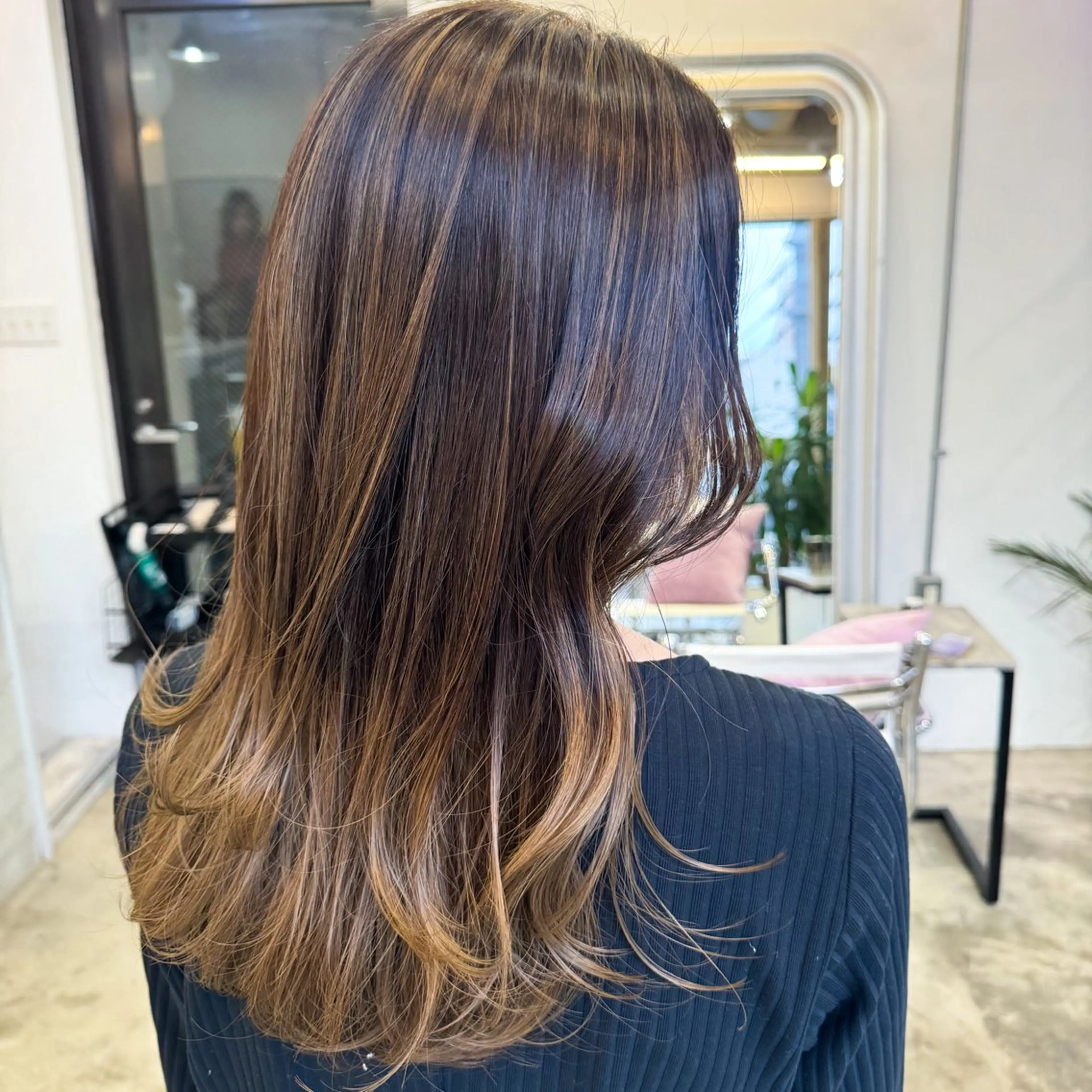 ロング カラー ヘアアレンジ バレイヤージュ デザインカラー ハイライトカラー ハイライト レイヤーカット ヘアカラー 《4月クーポン記 載中》小森祐希のヘアスタイル