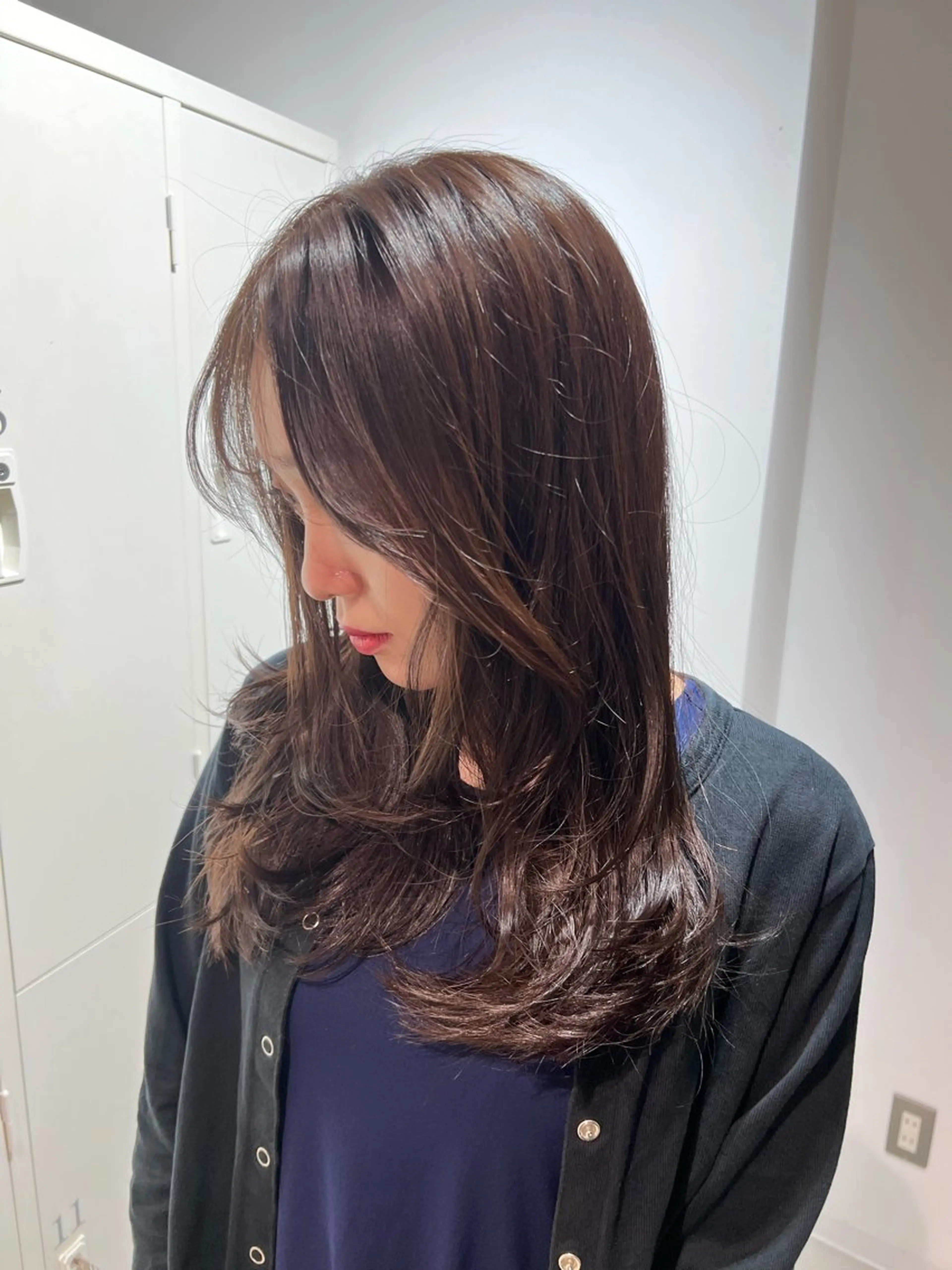 セミロング カラー 艶ハイトーン🔆 ️️️安座間 希のヘアスタイル