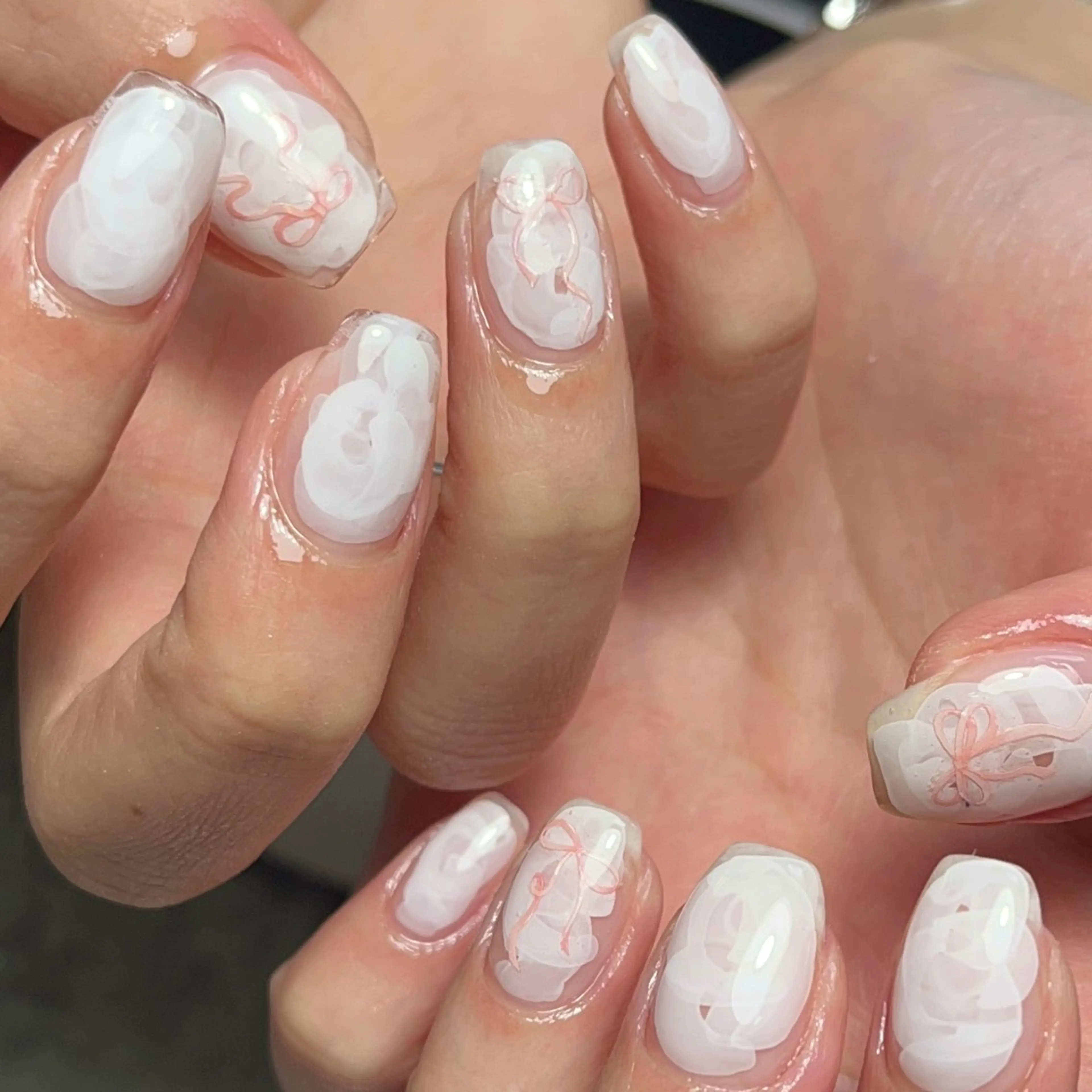 ネイル 韓国ネイル ニュアンスネイル リボン ワンホンネイル ホワイト ハンドネイル janma.nail ✳︎akiのネイルデザイン
