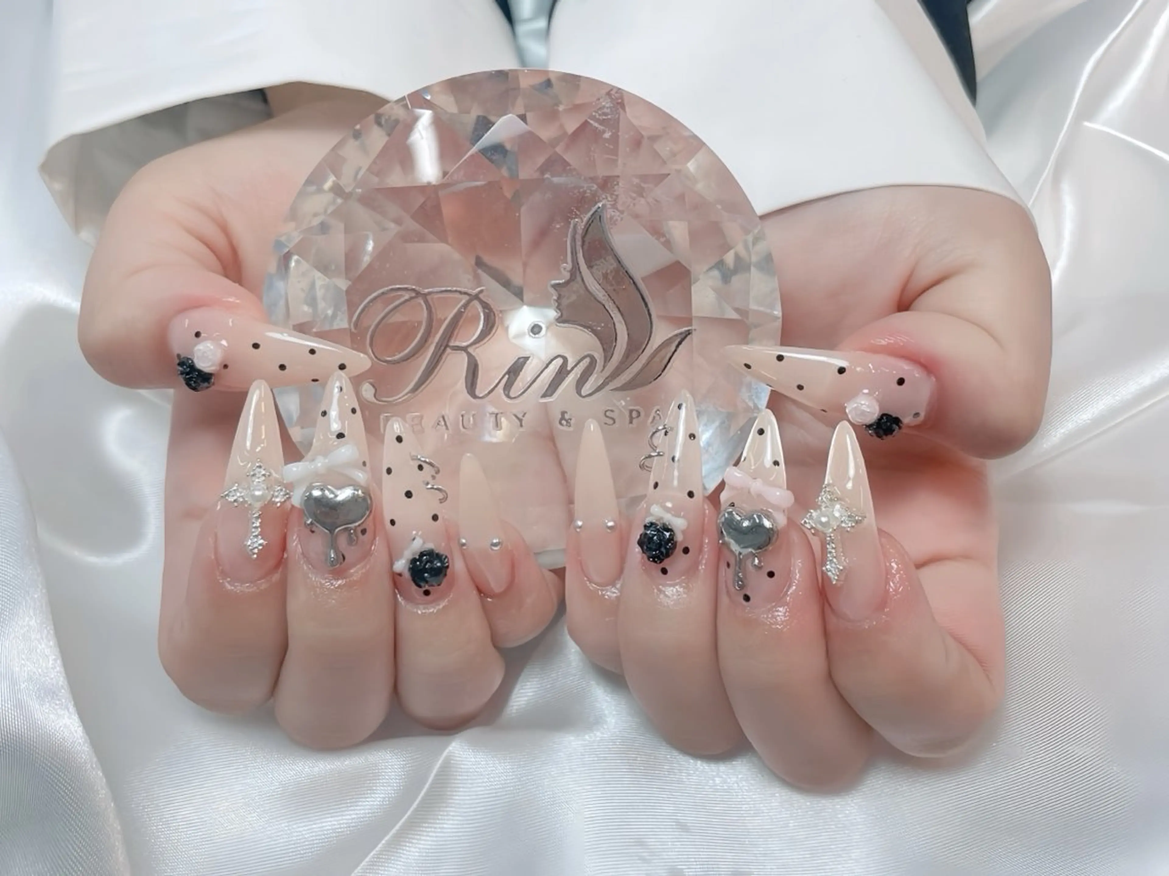 ネイル アートネイル チークネイル ジェルネイル ロングネイル マグネットネイル ハンドネイル Rin Nail 新大久保店のネイルデザイン