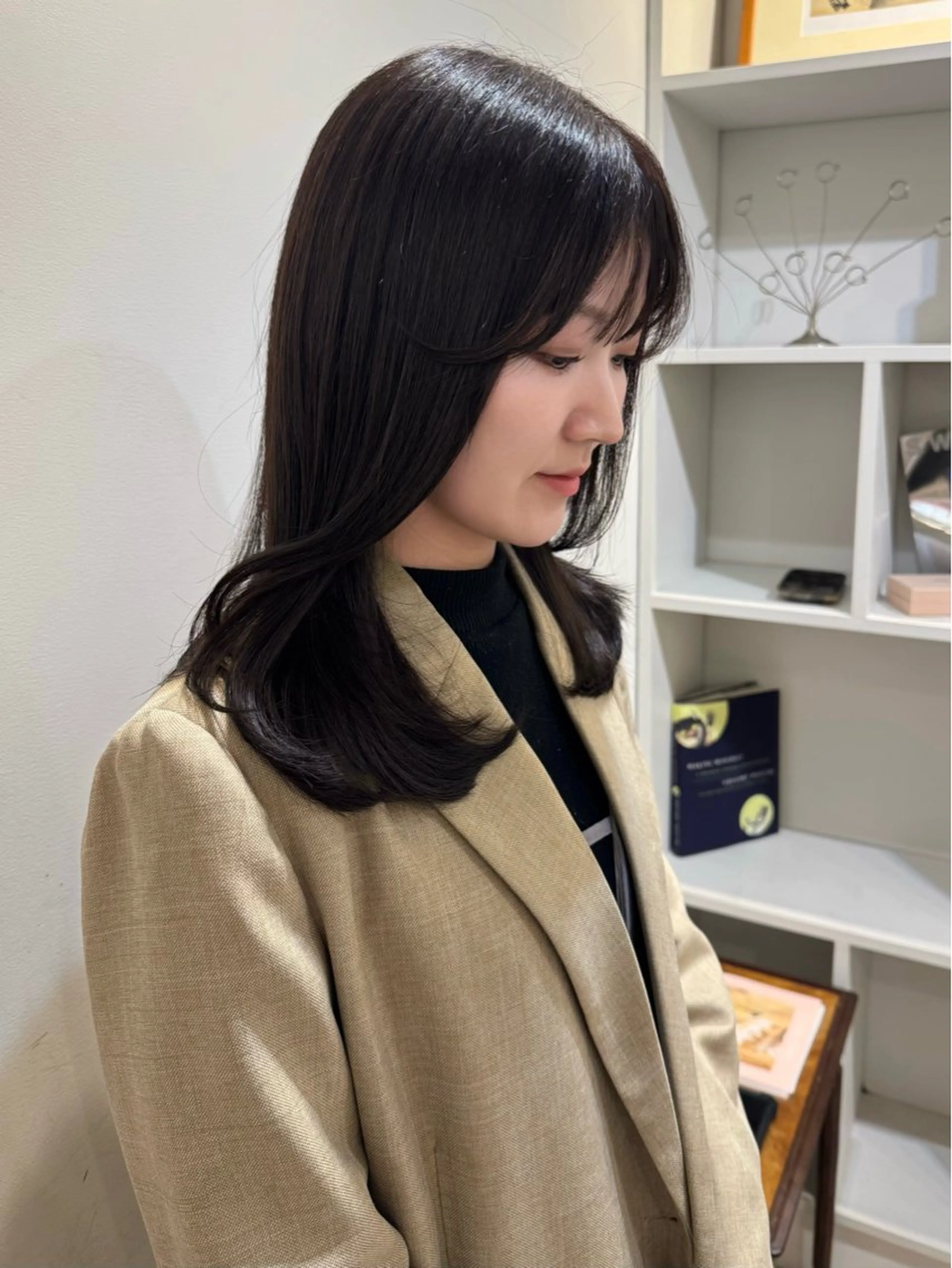 セミロング カラー shiro.kobe 森彩華のヘアスタイル