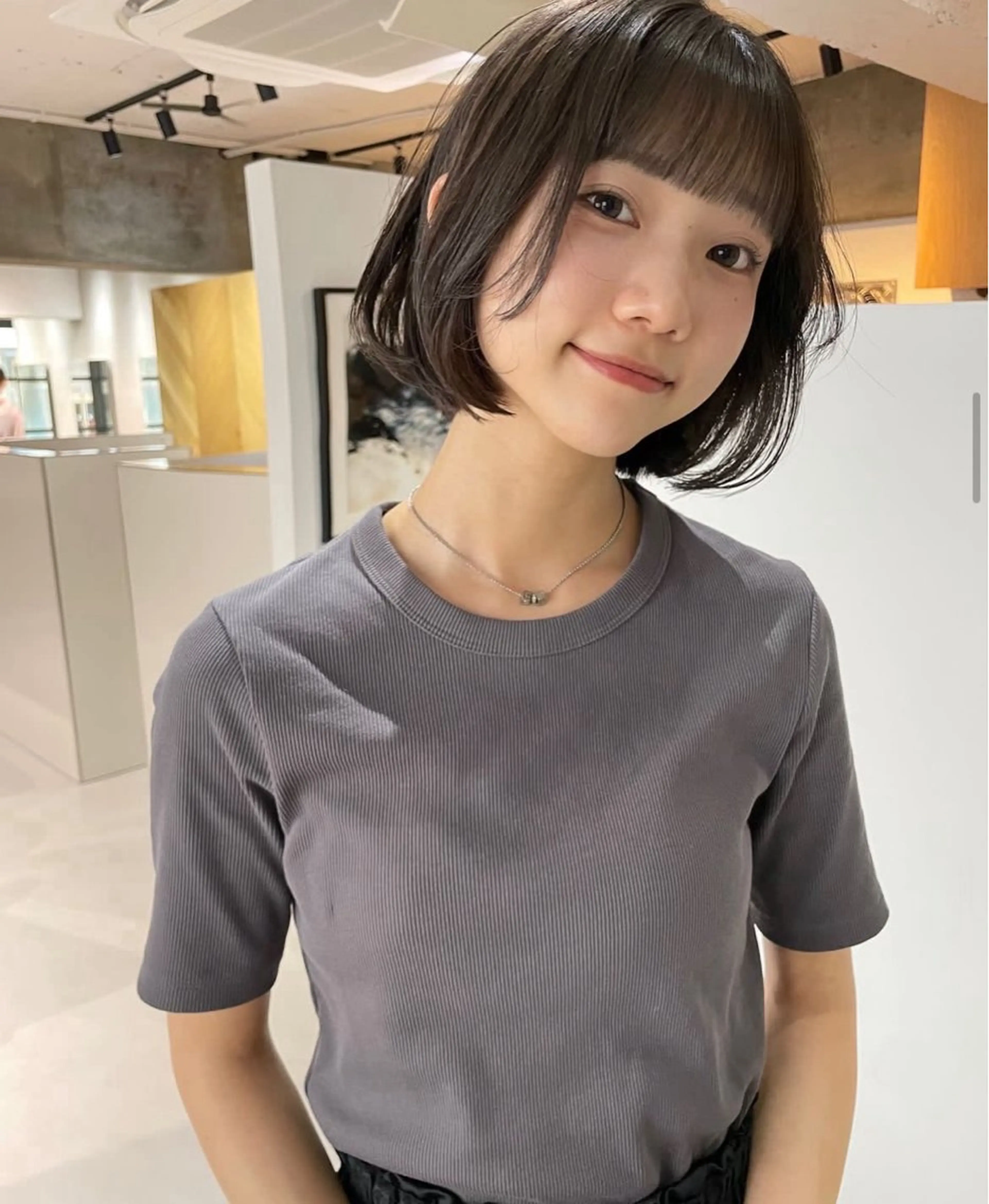 ショート カラー ヘアカラー トリートメント レイヤーカット🐩 透明感カラー モカのヘアスタイル