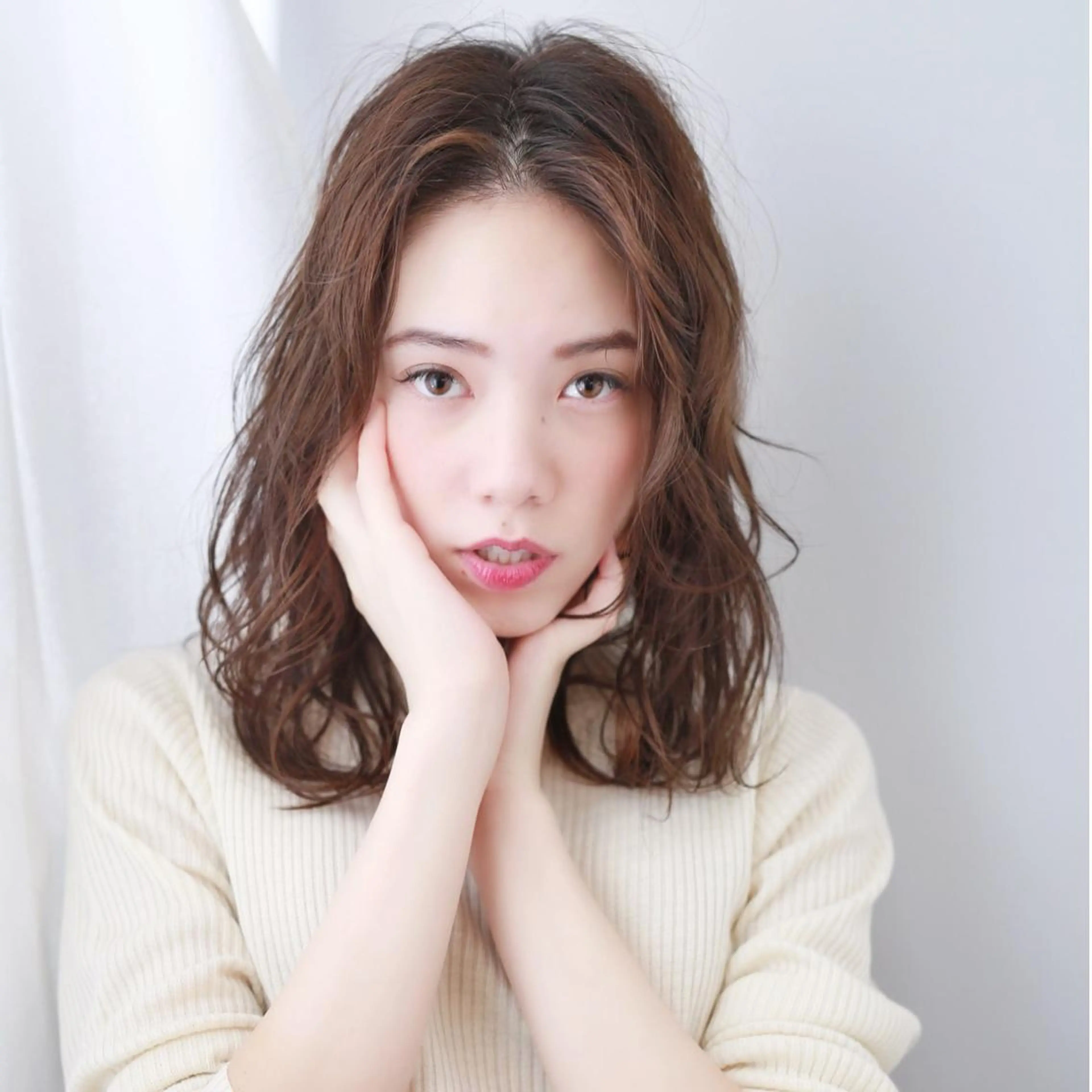 ミディアム カラー パーマ 🪐脱白髪染め 🪐松尾菜々美のヘアスタイル