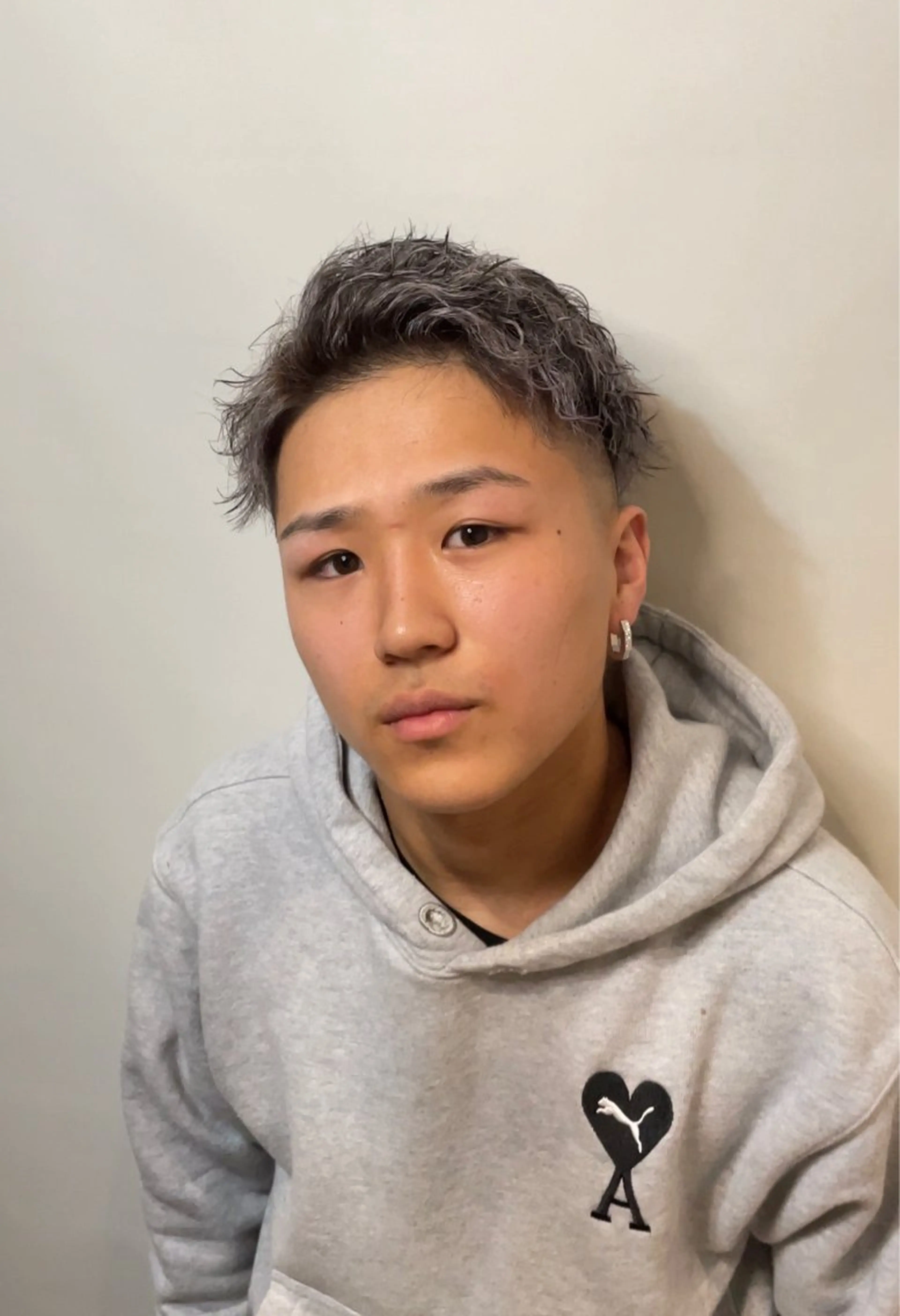 カラー パーマ メンズ メンズハイライト ハイライトカラー シルバー Le'a所属・渋谷/フェード/ 國分 翔のヘアスタイル