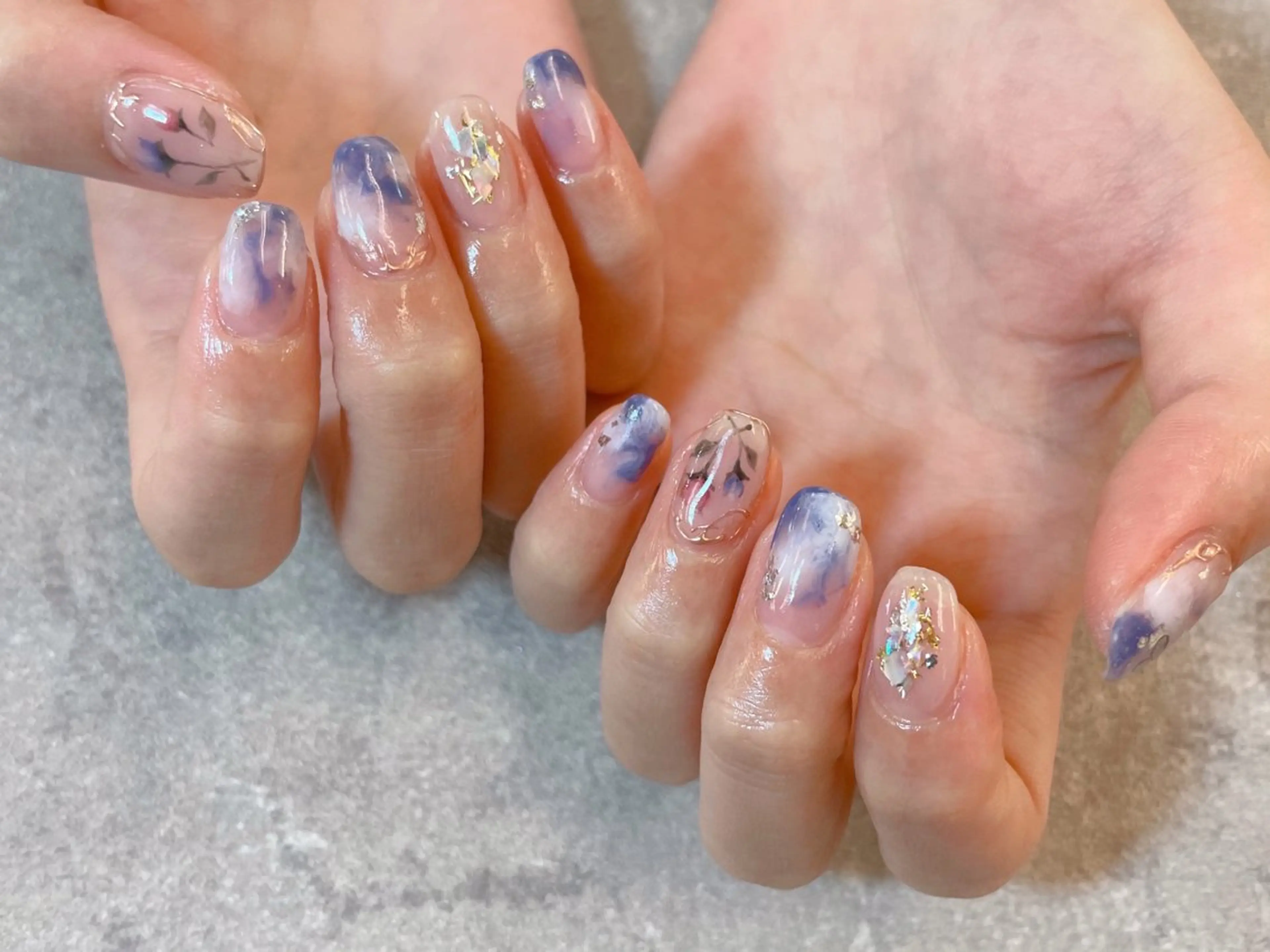 ネイル ブルー フラワーネイル ミラーネイル ニュアンスネイル ハンドネイル foglia❁﻿. ⌇﻿imamuraのネイルデザイン