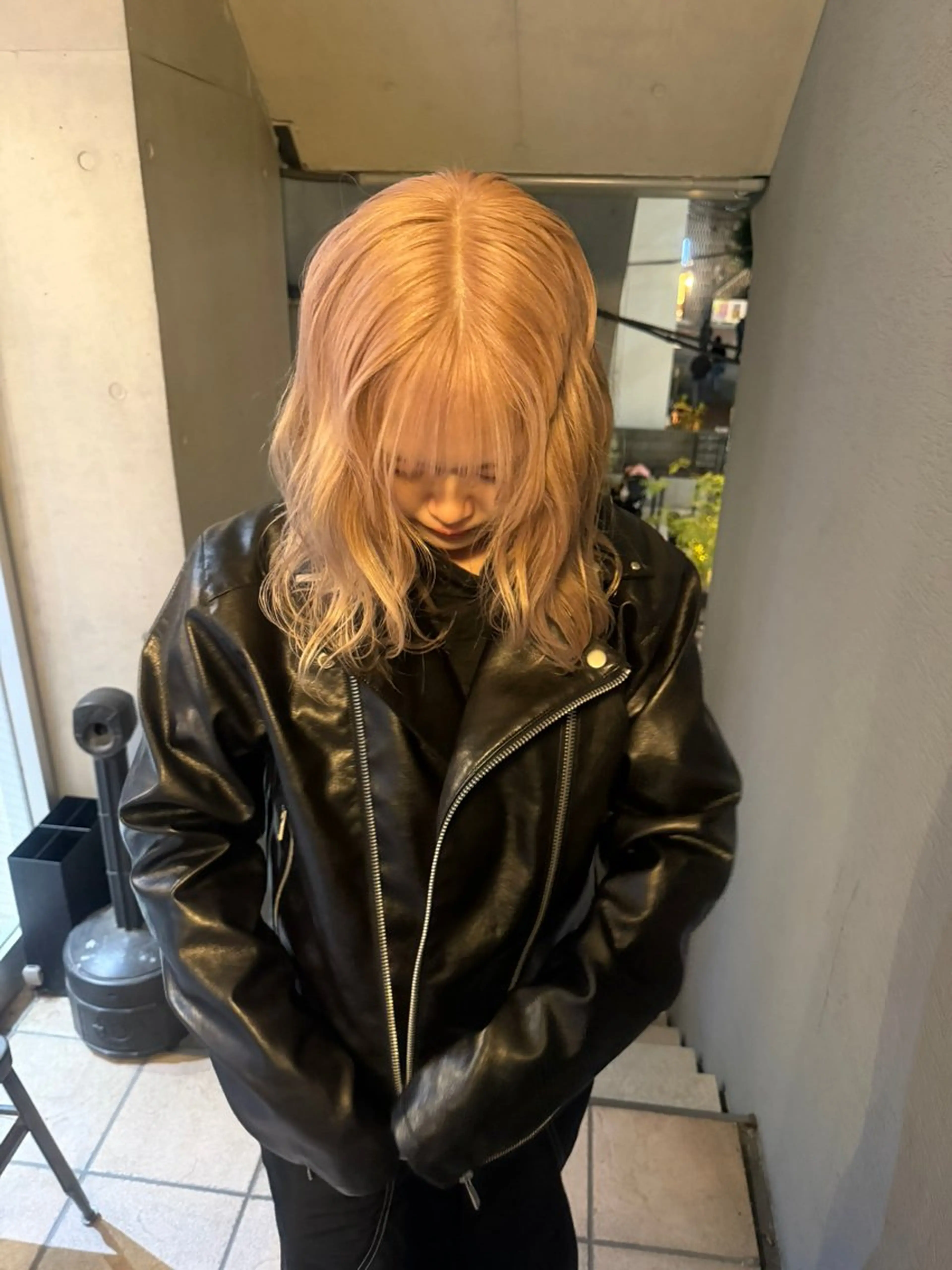 ミディアム カラー ベージュカラー ブリーチ ホワイトベージュ カット ヘアカラー トリートメント ミルクティーベージュ ブリーチ🖤サヤカのヘアスタイル