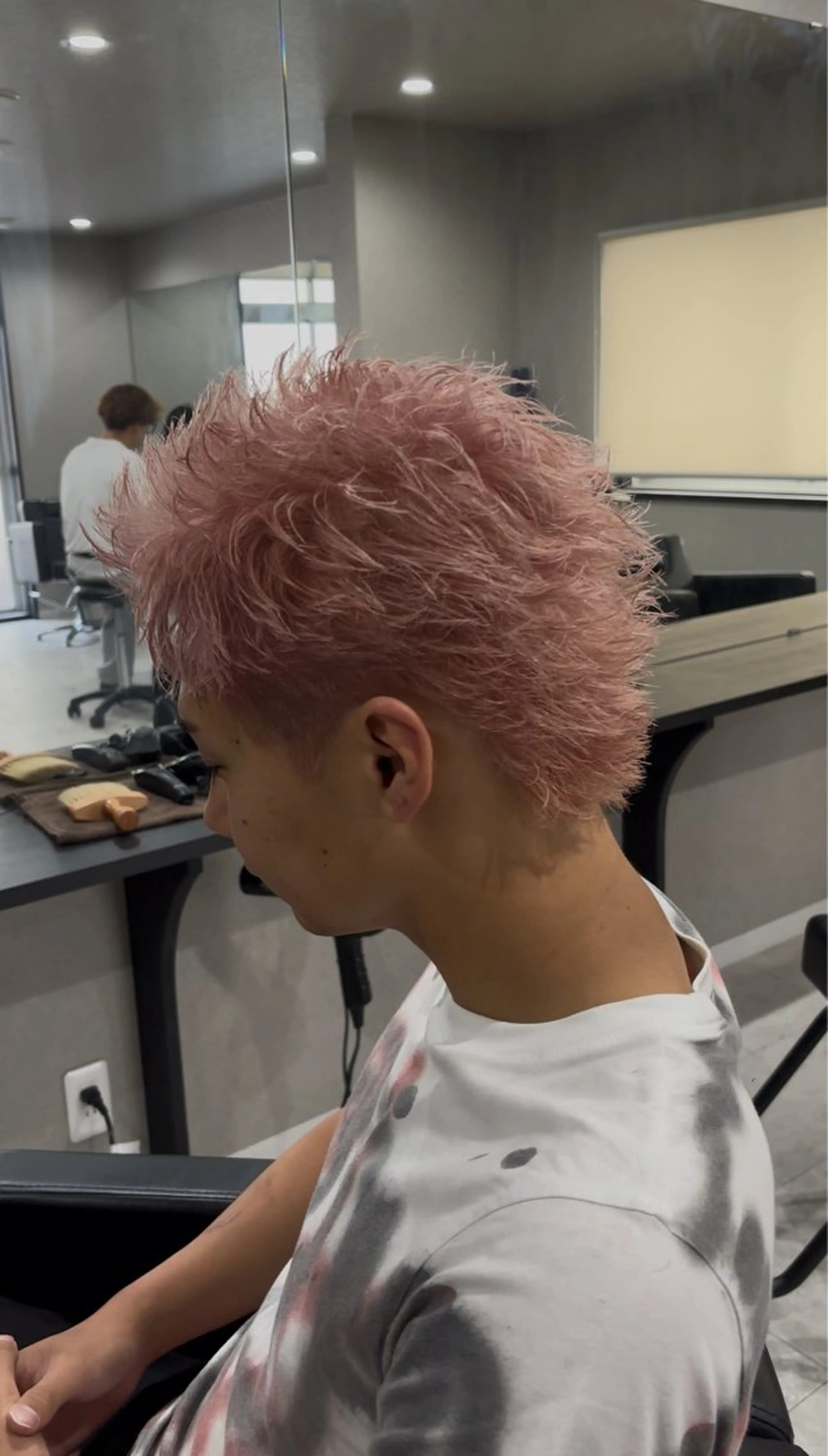カラー メンズ 西村 杏のヘアスタイル