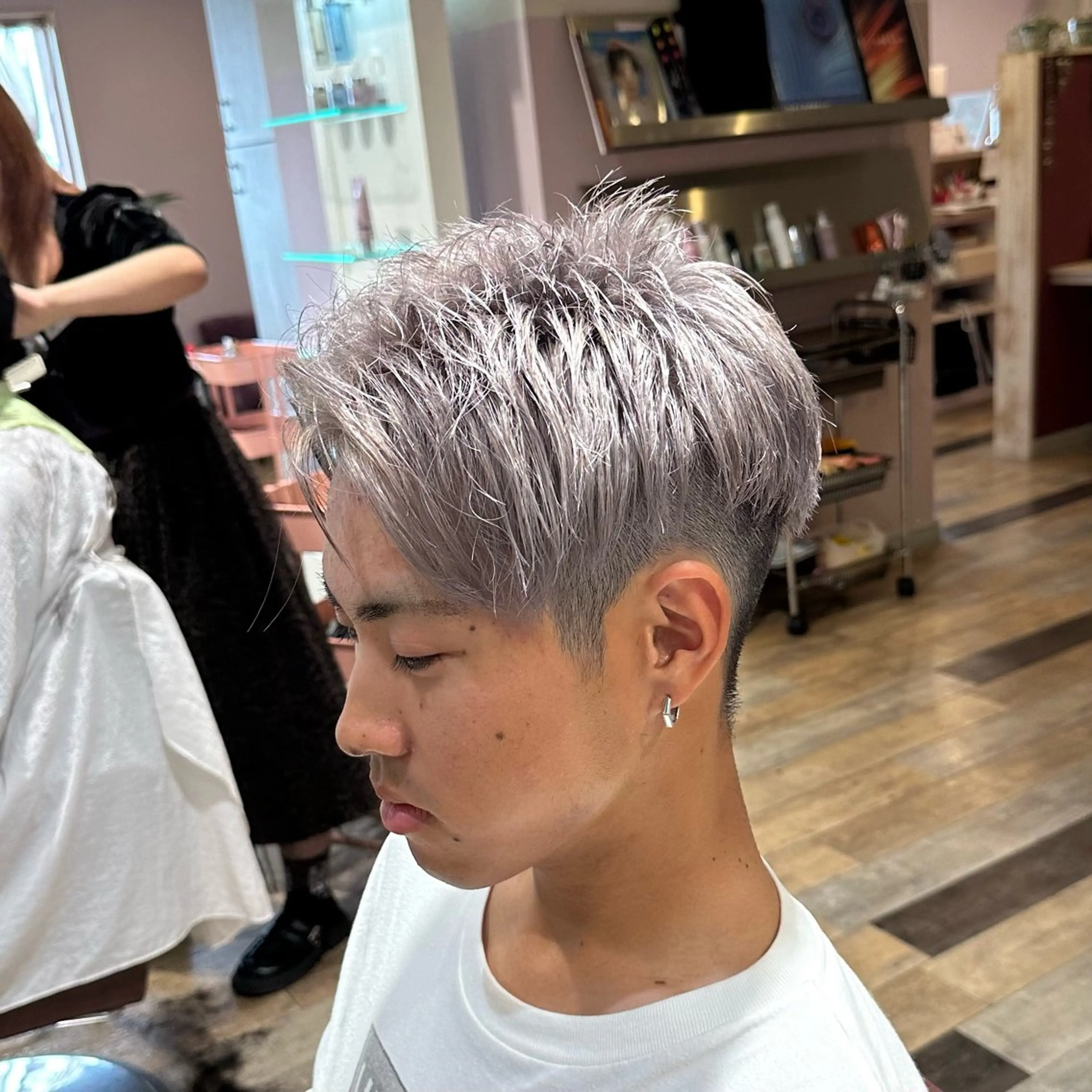 ショート カラー メンズ シルバー カット ヘアカラー トリートメント 柔らかいcolor ￤韓国￤🩰マユ🩰のヘアスタイル