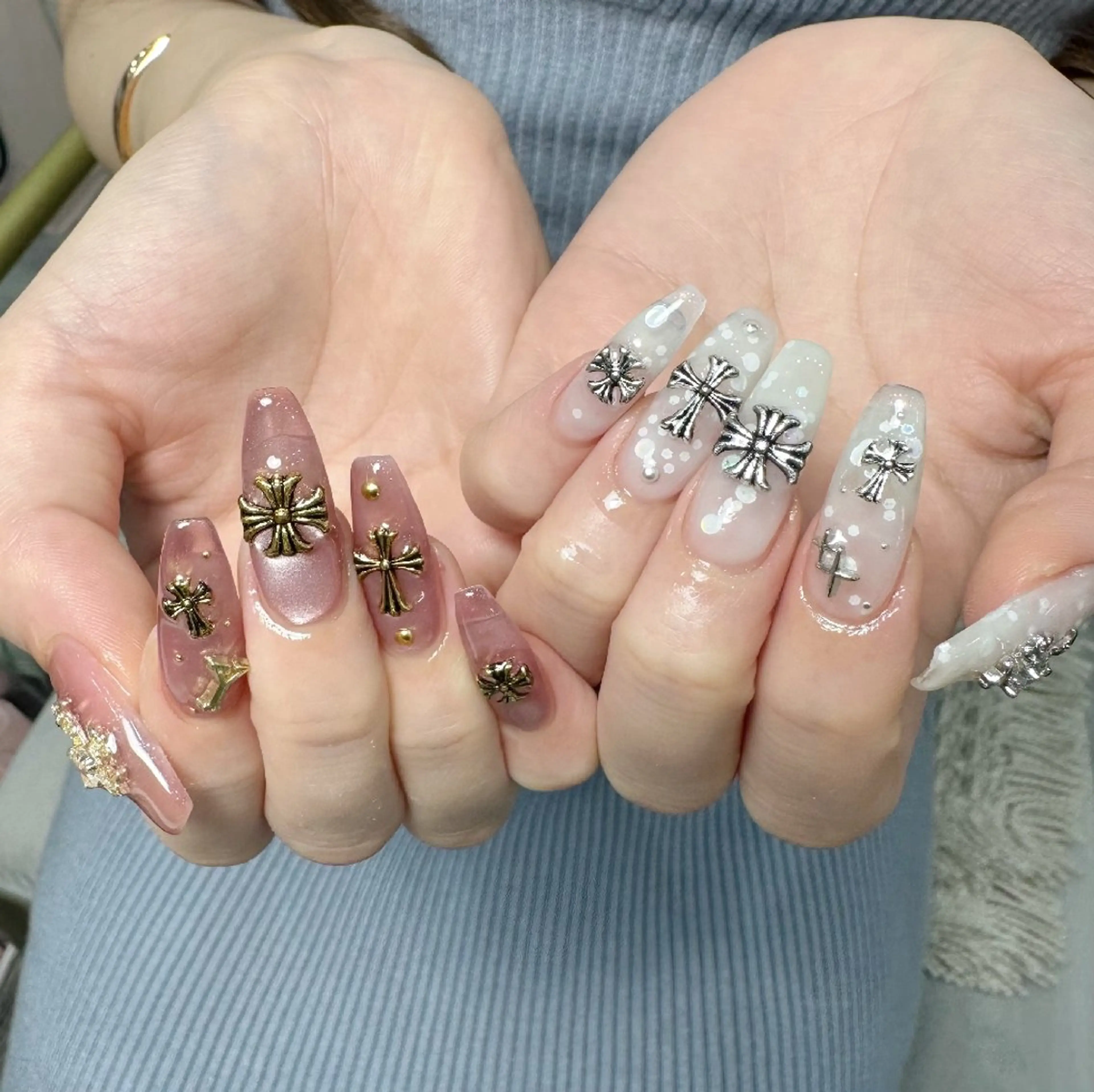 ネイル チークネイル フレンチネイル ジェルネイル ガーリー キラキラネイル ハンドネイル UM Nail Salonのネイルデザイン