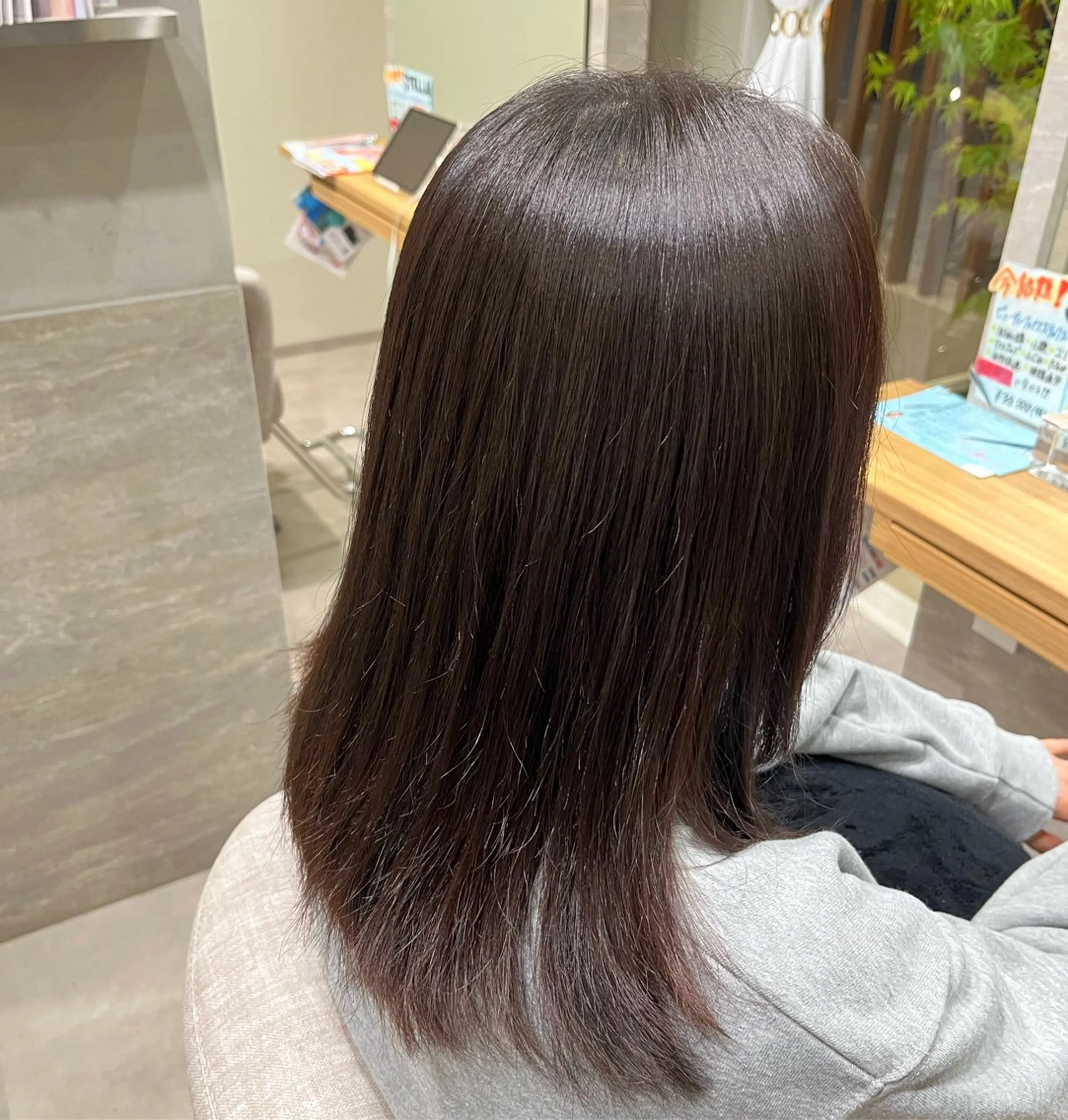 カラー pollen moekaのヘアスタイル
