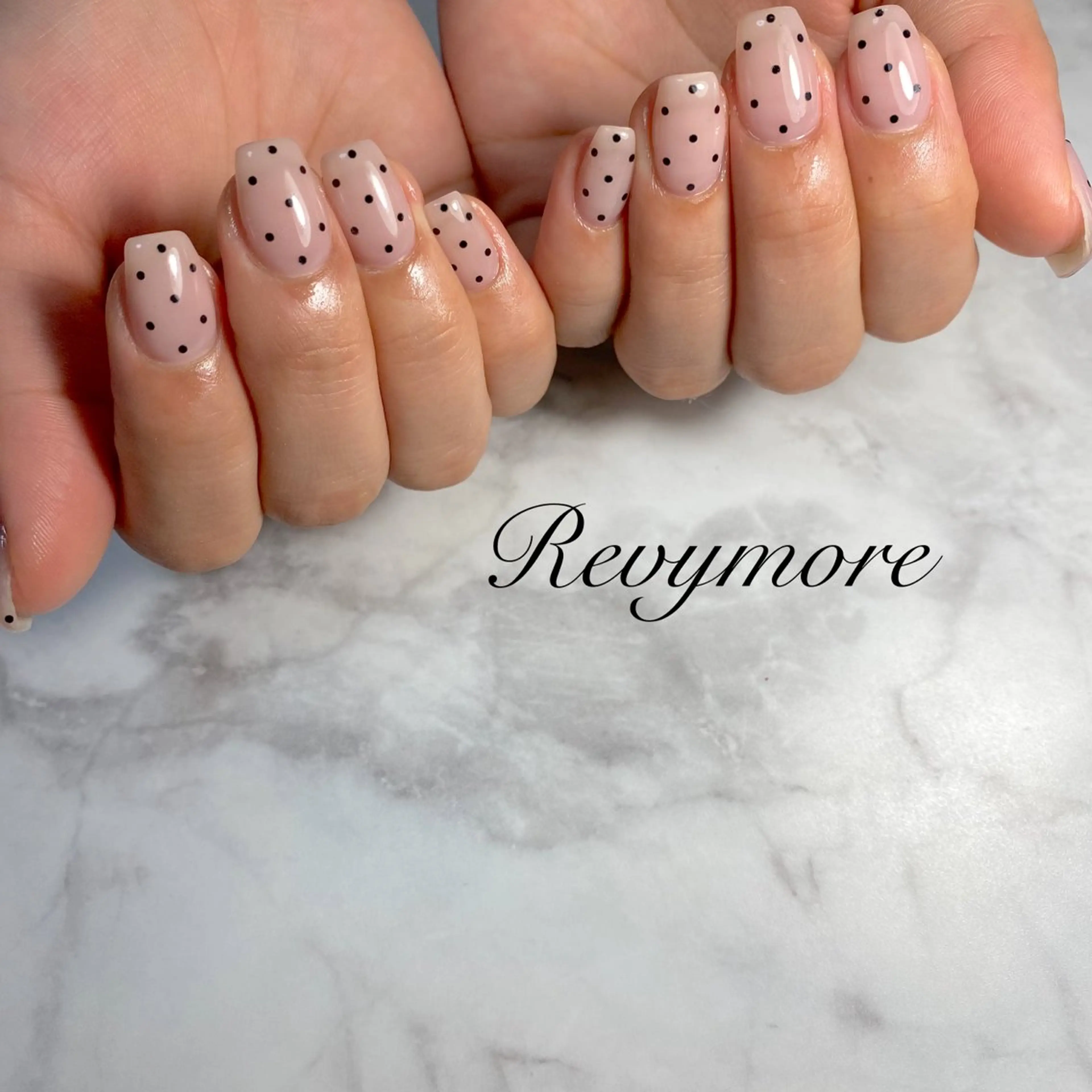 ネイル ドット ジェルネイル キラキラネイル 韓国ネイル ニュアンスネイル nail salon Revymoreのネイルデザイン
