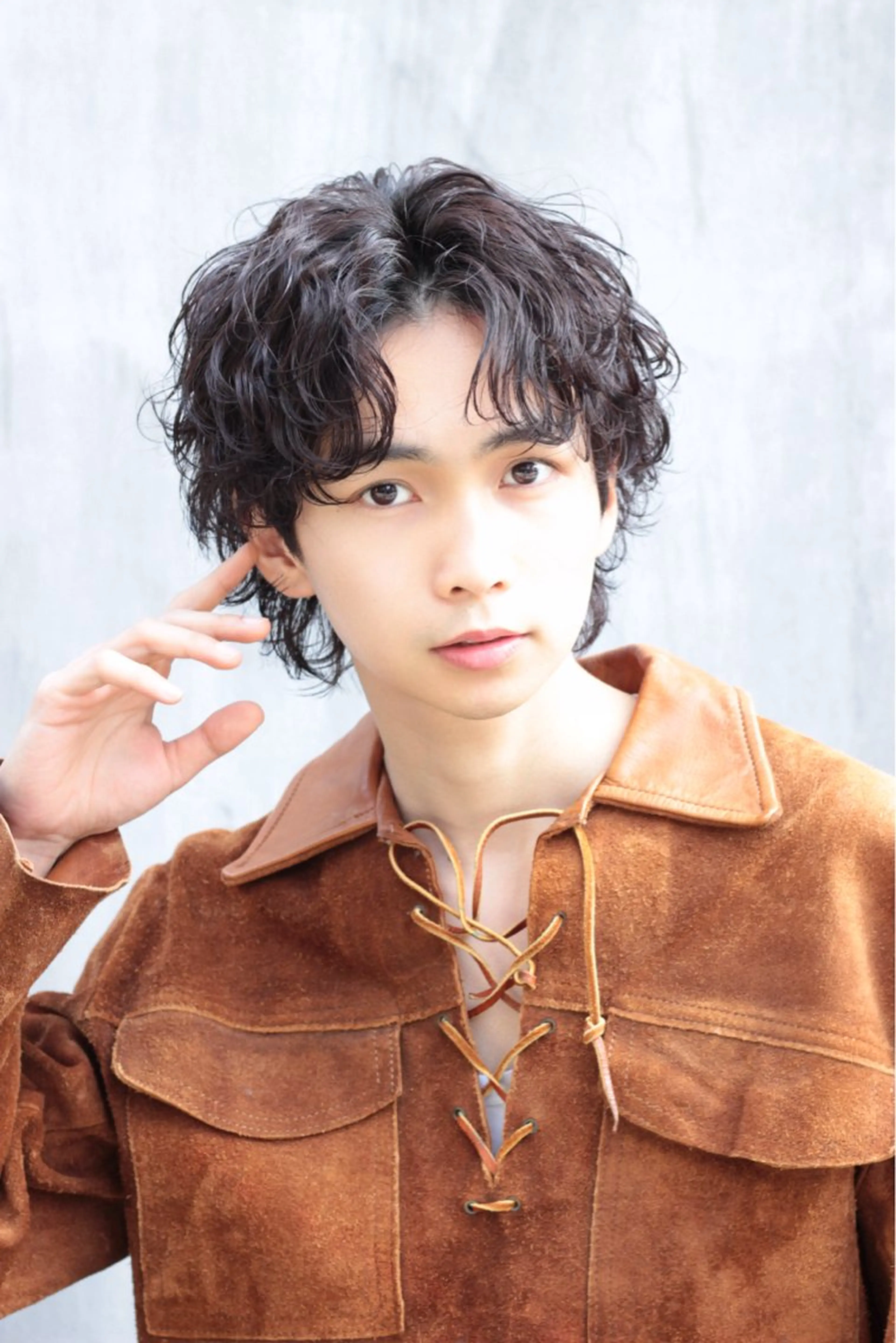 ショート カラー パーマ ヘアアレンジ メンズ メンズブリーチ センターパート メンズハイライト メンズハイトーン マッシュ スパイキー/フェザー /波巻き/かいとのヘアスタイル