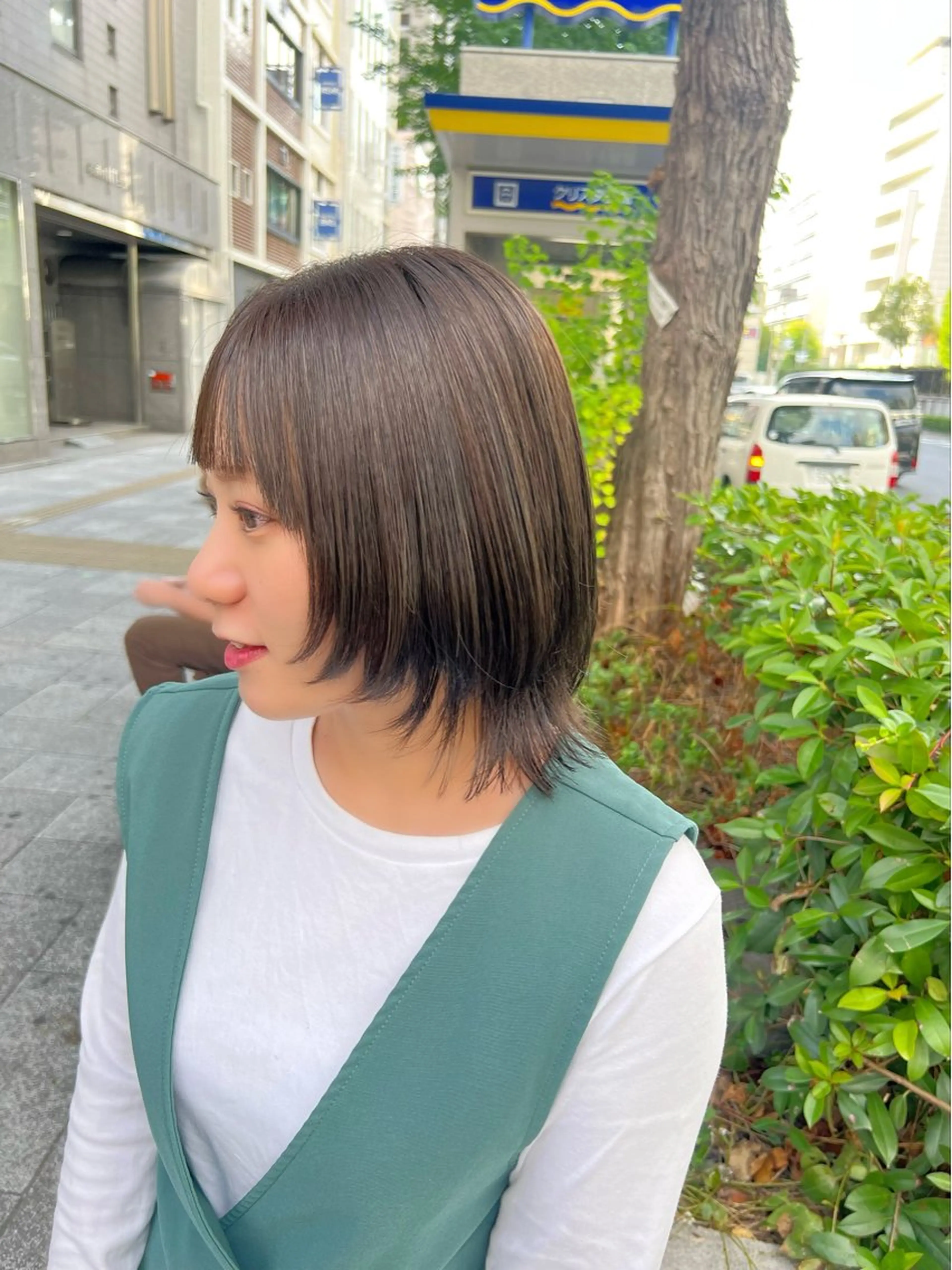 ミディアム カラー オリーブカラー ウルフカット PON　ハイトーン ショートカット心斎橋のヘアスタイル