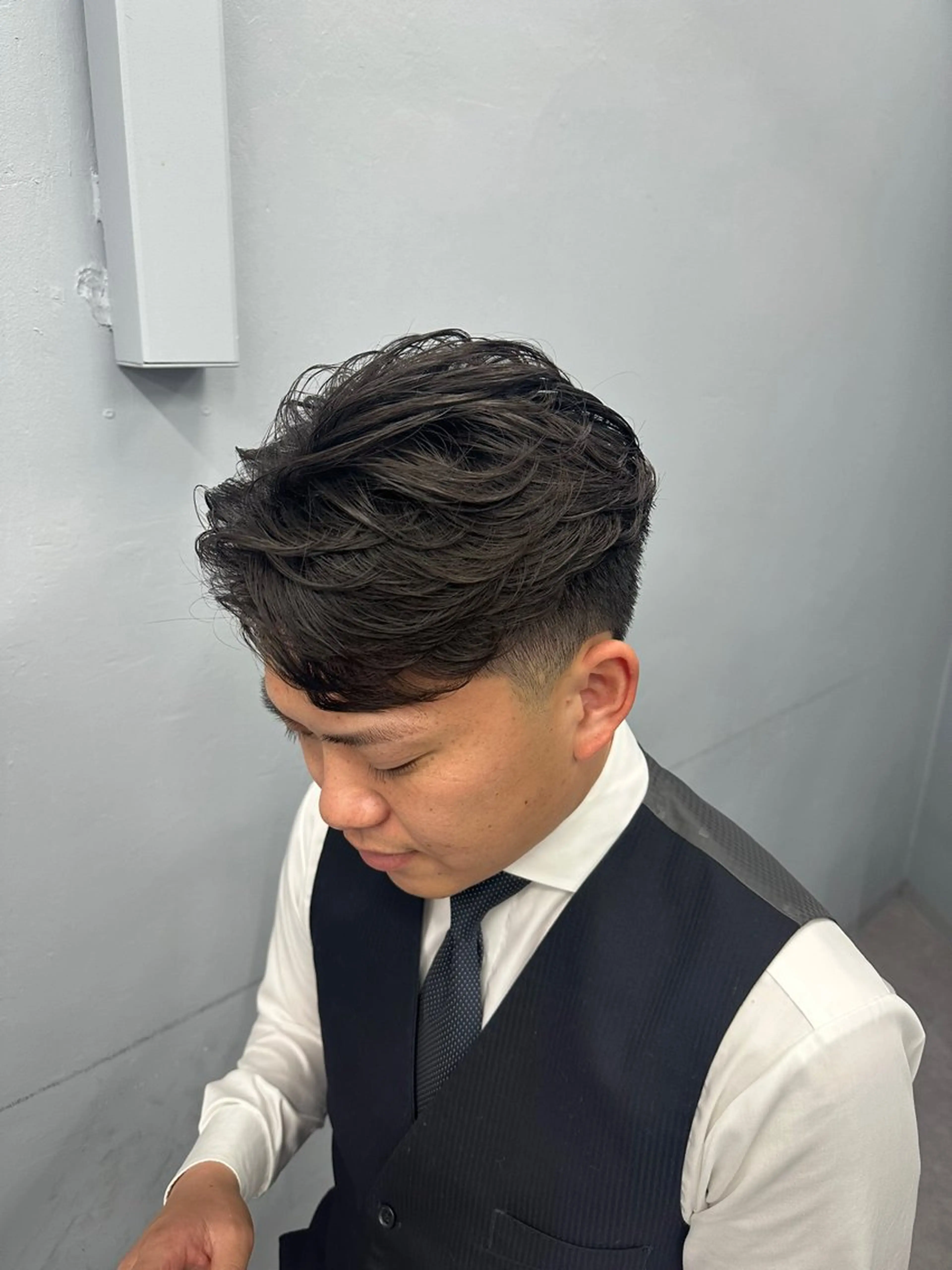 ショート パーマ メンズ メンズブリーチ センターパート フェードカット メンズパーマ スペインカール 池袋/フェード /メンズ/のせちのヘアスタイル